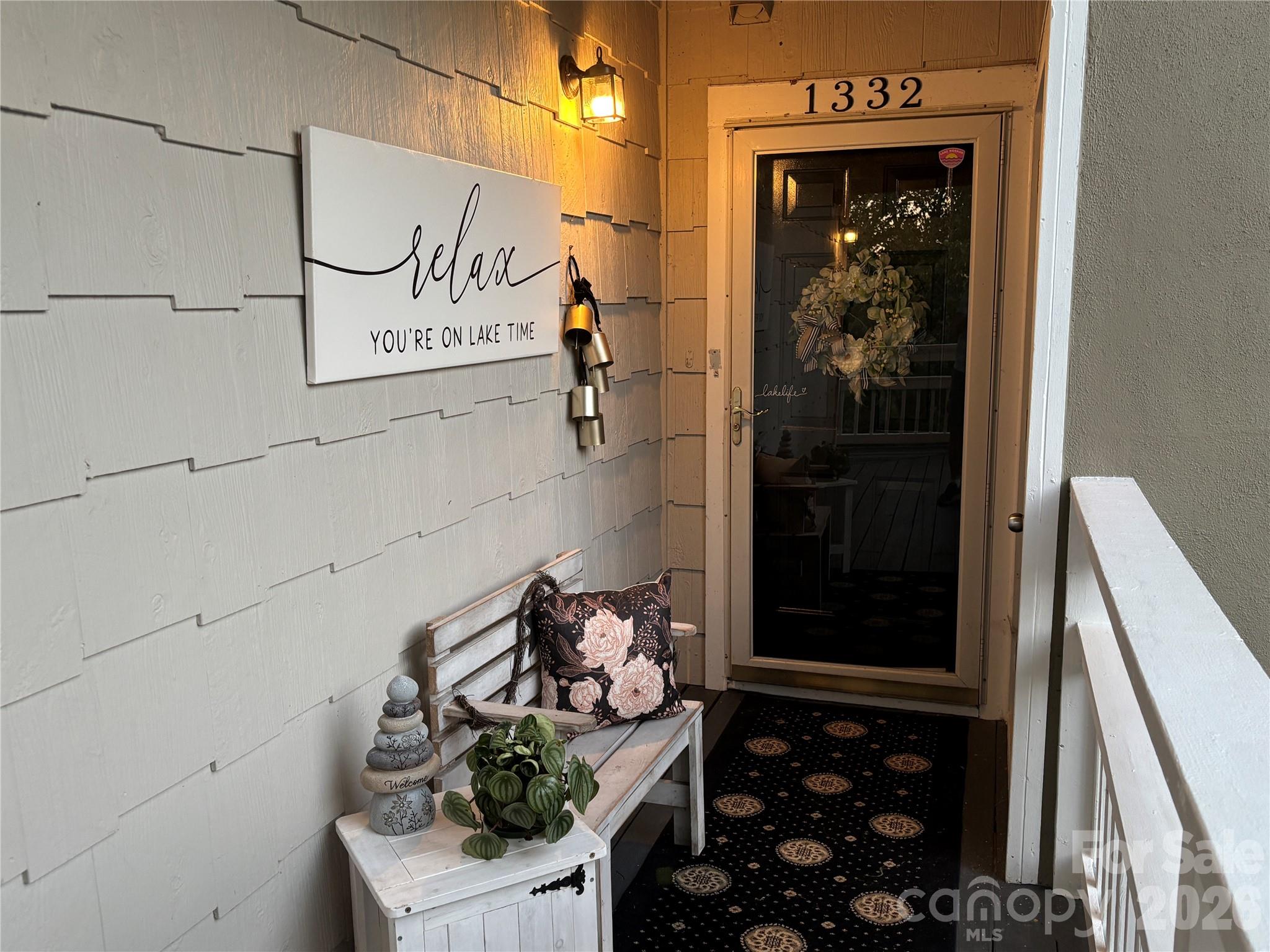 Imagine coming back home after eating Dinnner at the neighbor Waterfront Restaurant North Harbor Club. - 1332 Torrence Circle, Davidson
