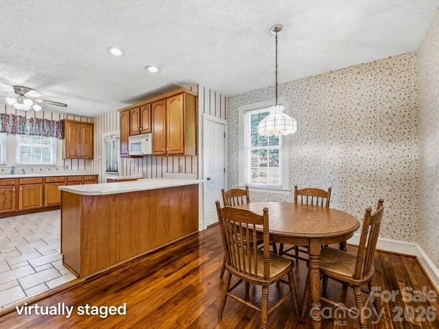 Breakfast table area - 1308 Charlotte Highway, Fairview