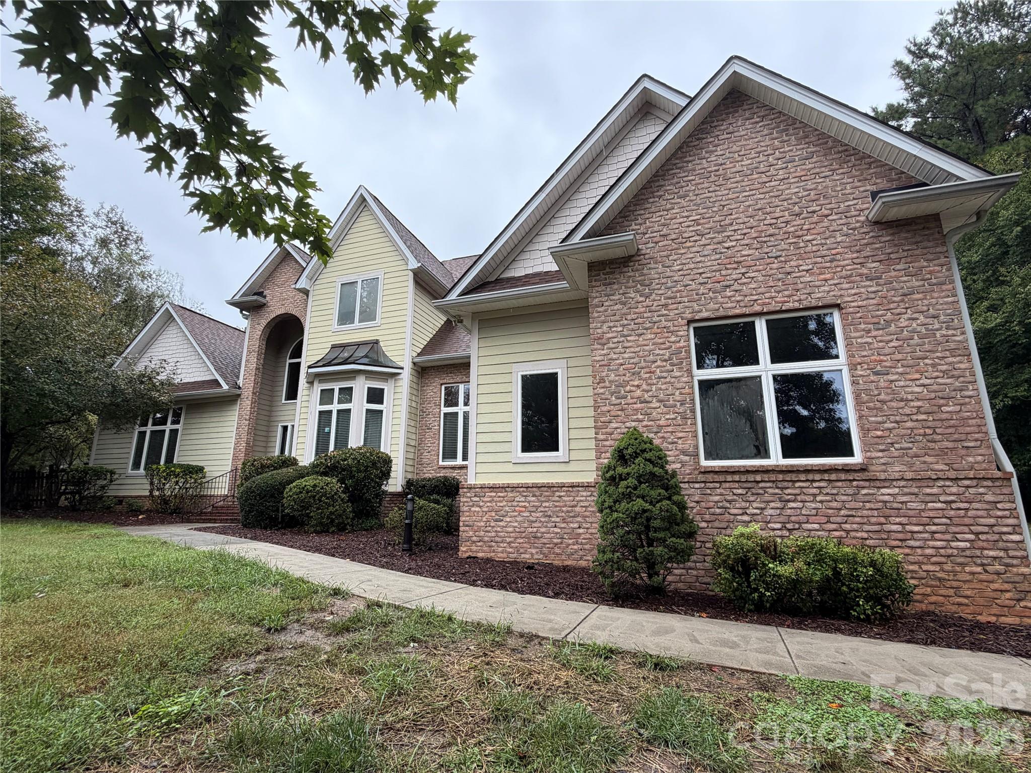 Single Family Residence at 137 Wildwood Cove, Mooresville, photo 2 of 48