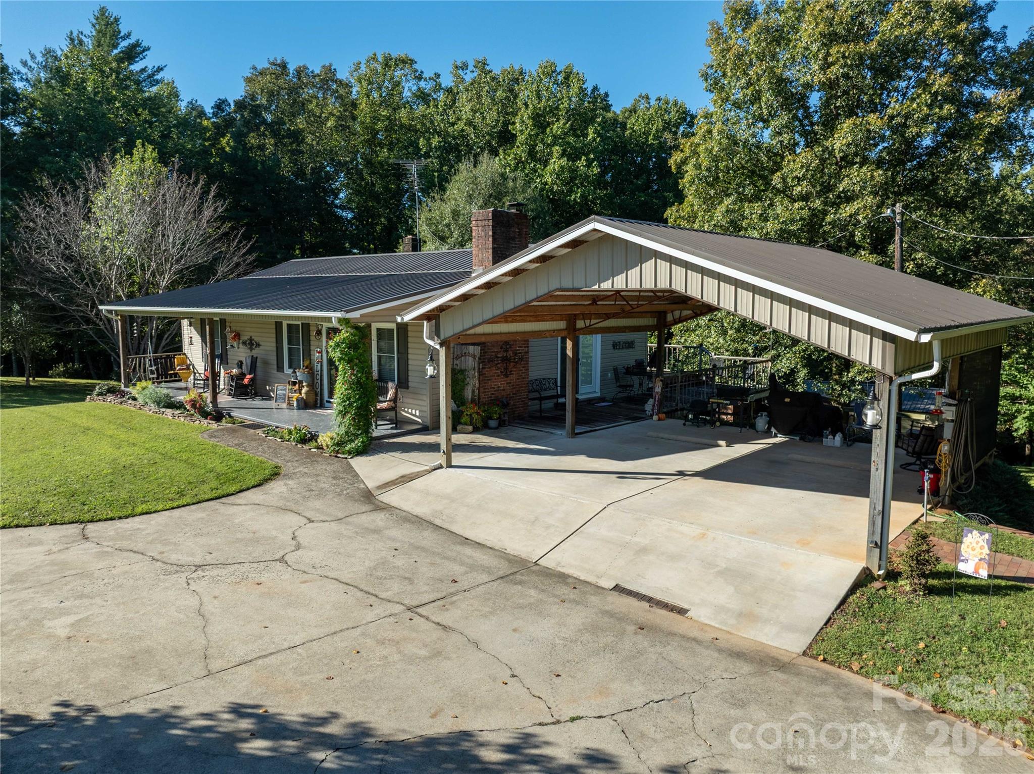 Single Family Residence at 4425 Littlejohn Church Road, Lenoir, photo 3 of 26