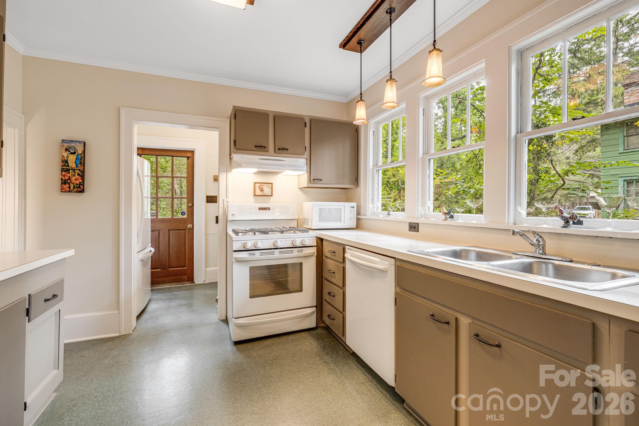 Single Family Residence at 15 Rosewood Avenue, Asheville, photo 11 of 25