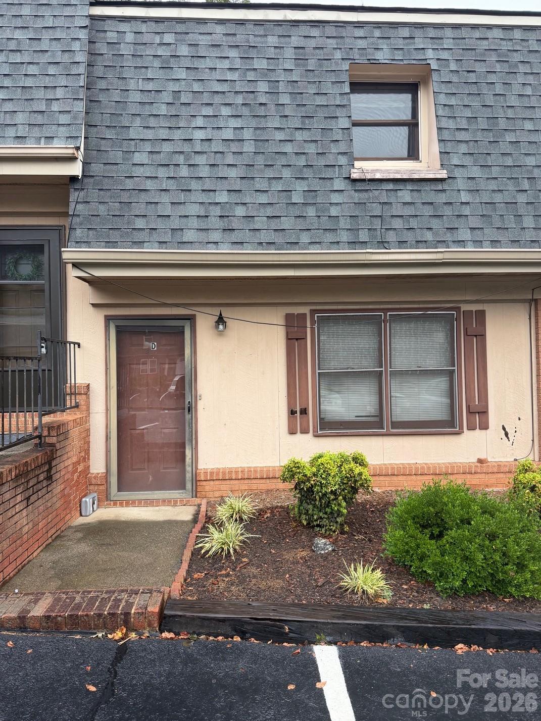 220 14th Avenue SE