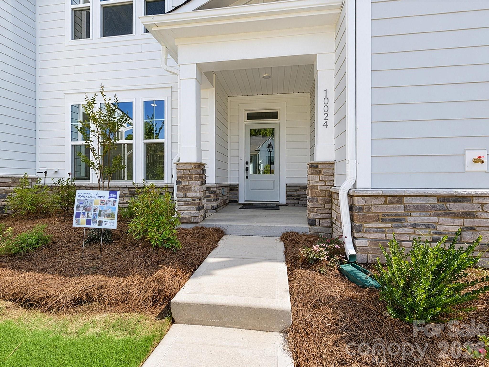 Townhouse at 10024 Mamillion Drive, Huntersville, photo 3 of 27