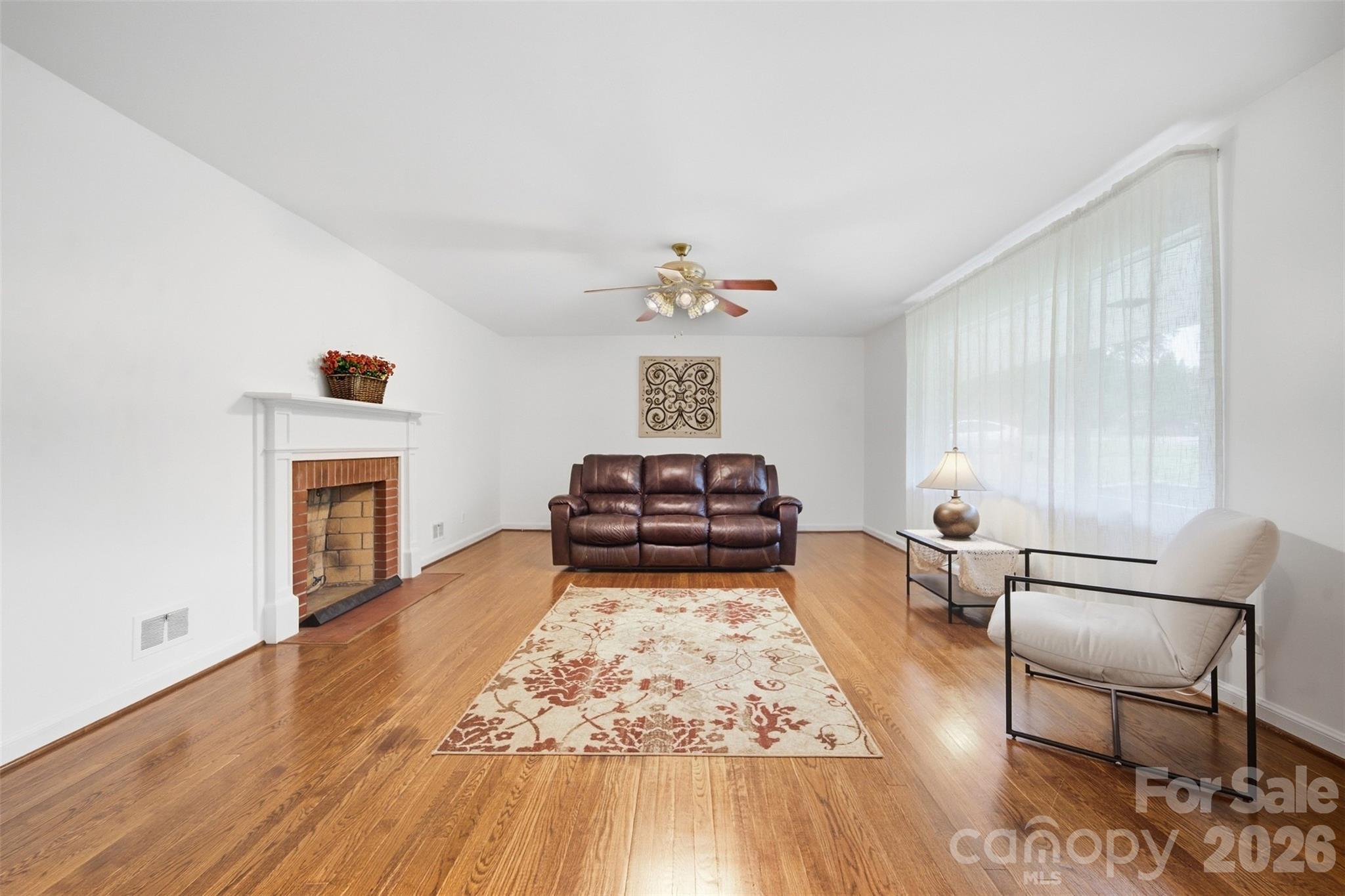 Single Family Residence at 914 Springdale Lane, Gastonia, photo 3 of 26