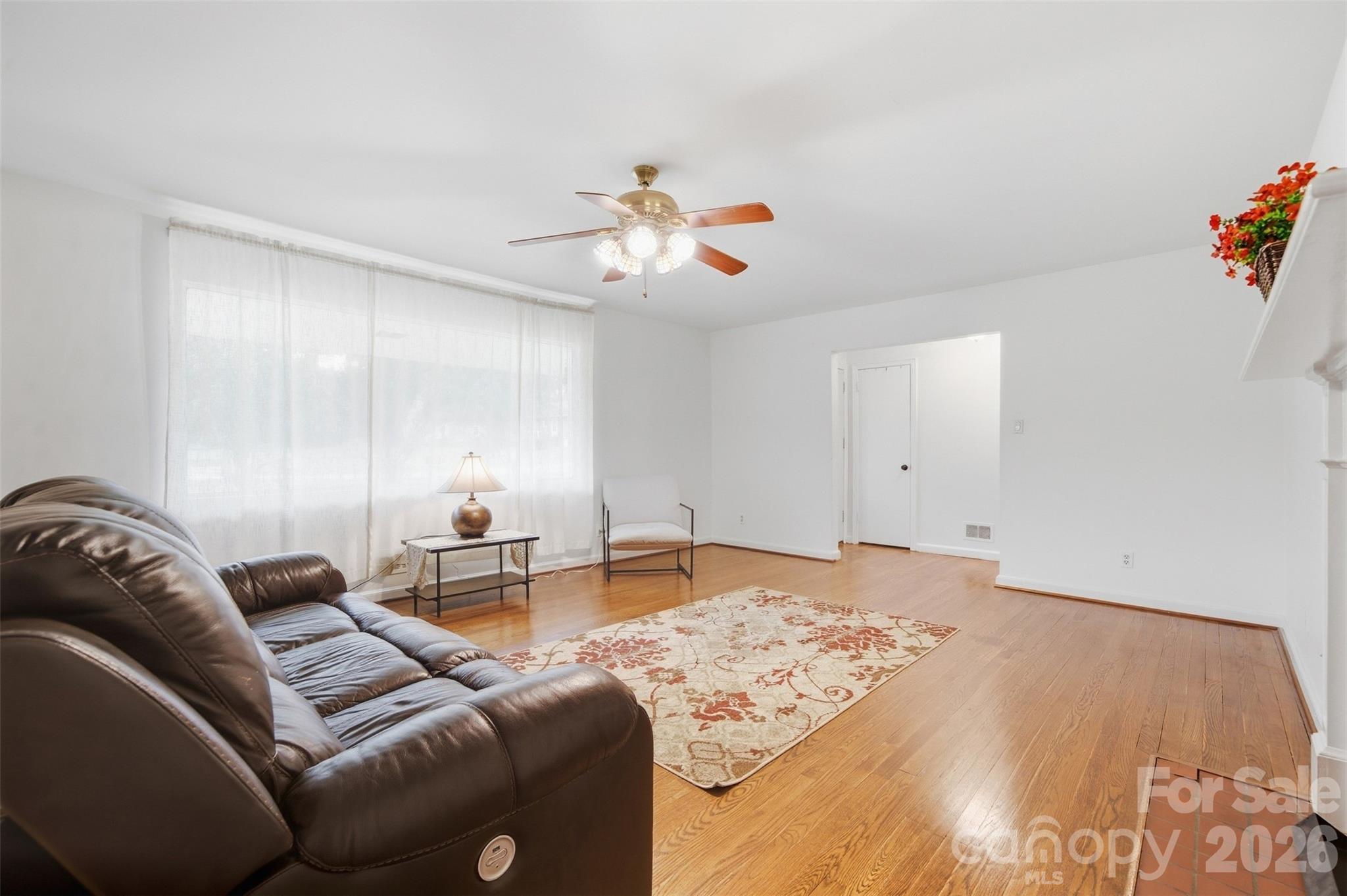 Single Family Residence at 914 Springdale Lane, Gastonia, photo 4 of 26