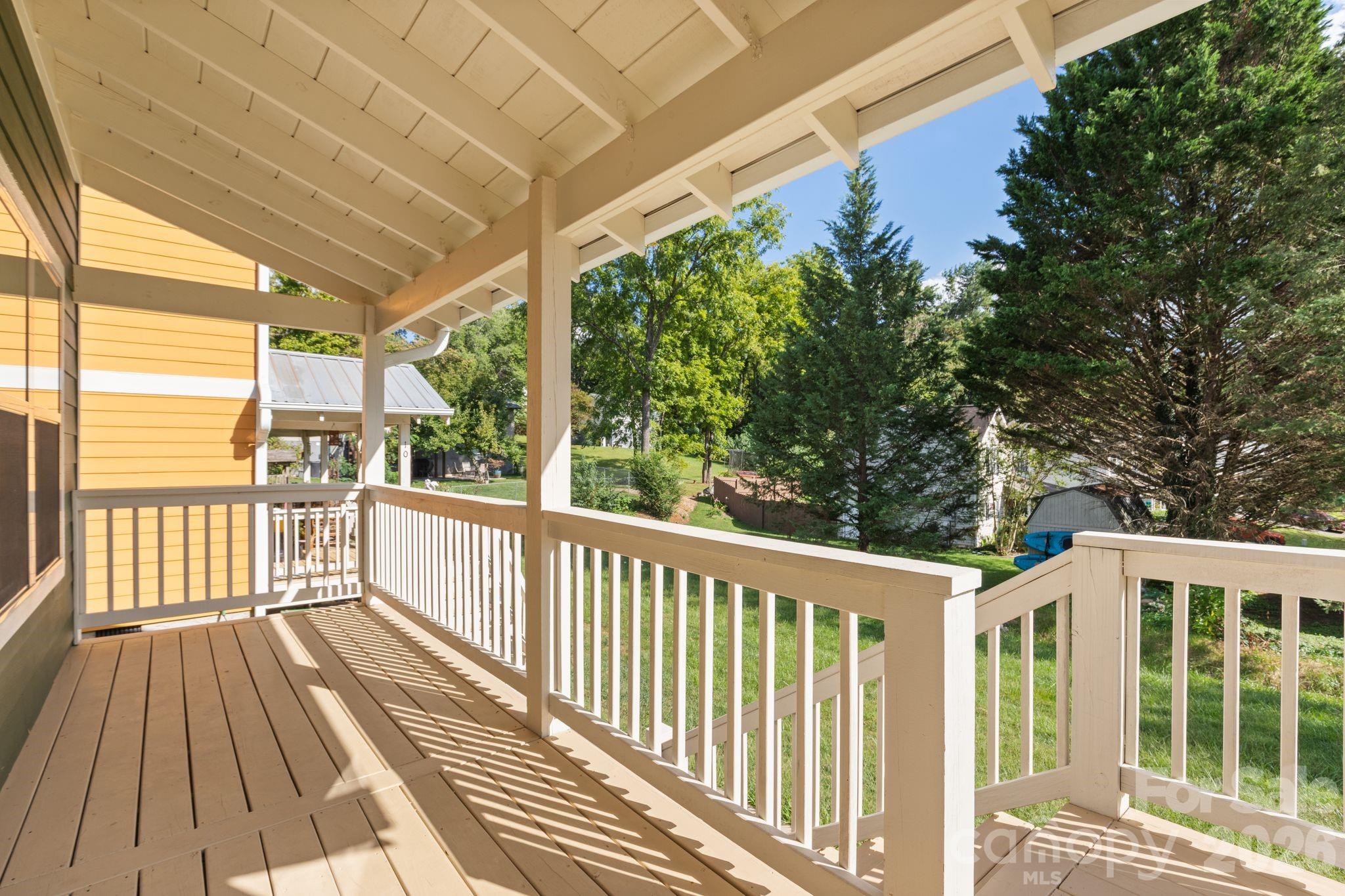 Single Family Residence at 8 Cottage Cove Lane, Asheville, photo 3 of 33
