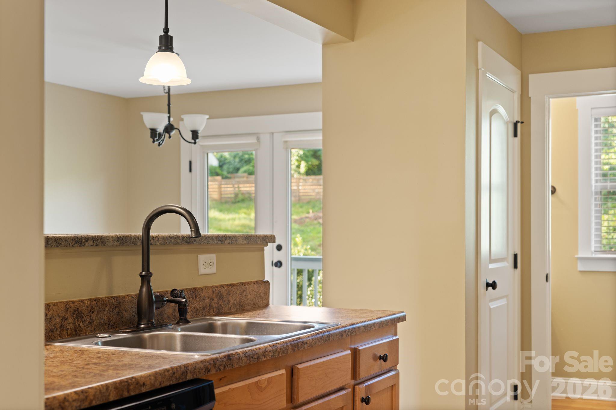 Single Family Residence at 8 Cottage Cove Lane, Asheville, photo 10 of 33