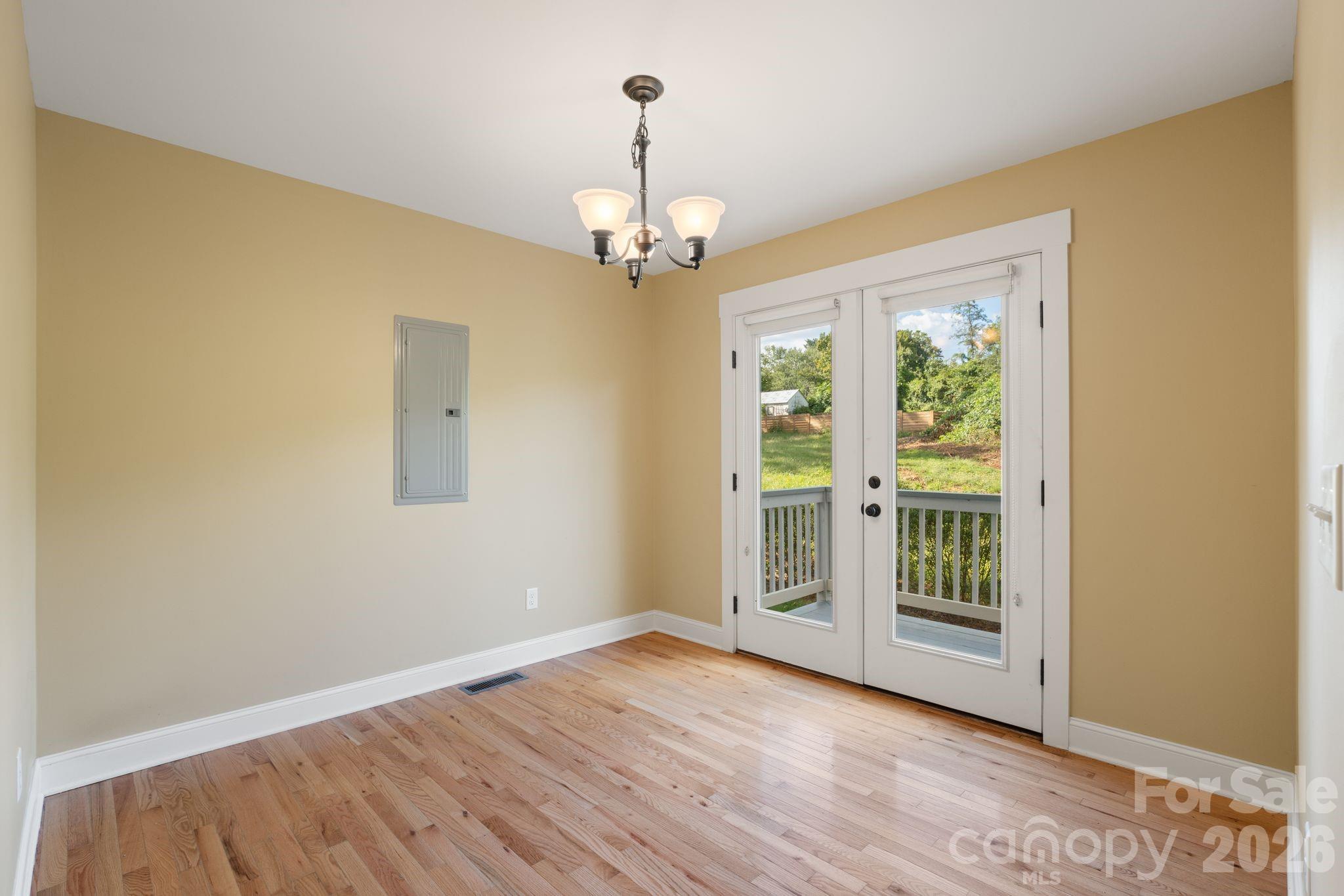Single Family Residence at 8 Cottage Cove Lane, Asheville, photo 12 of 33