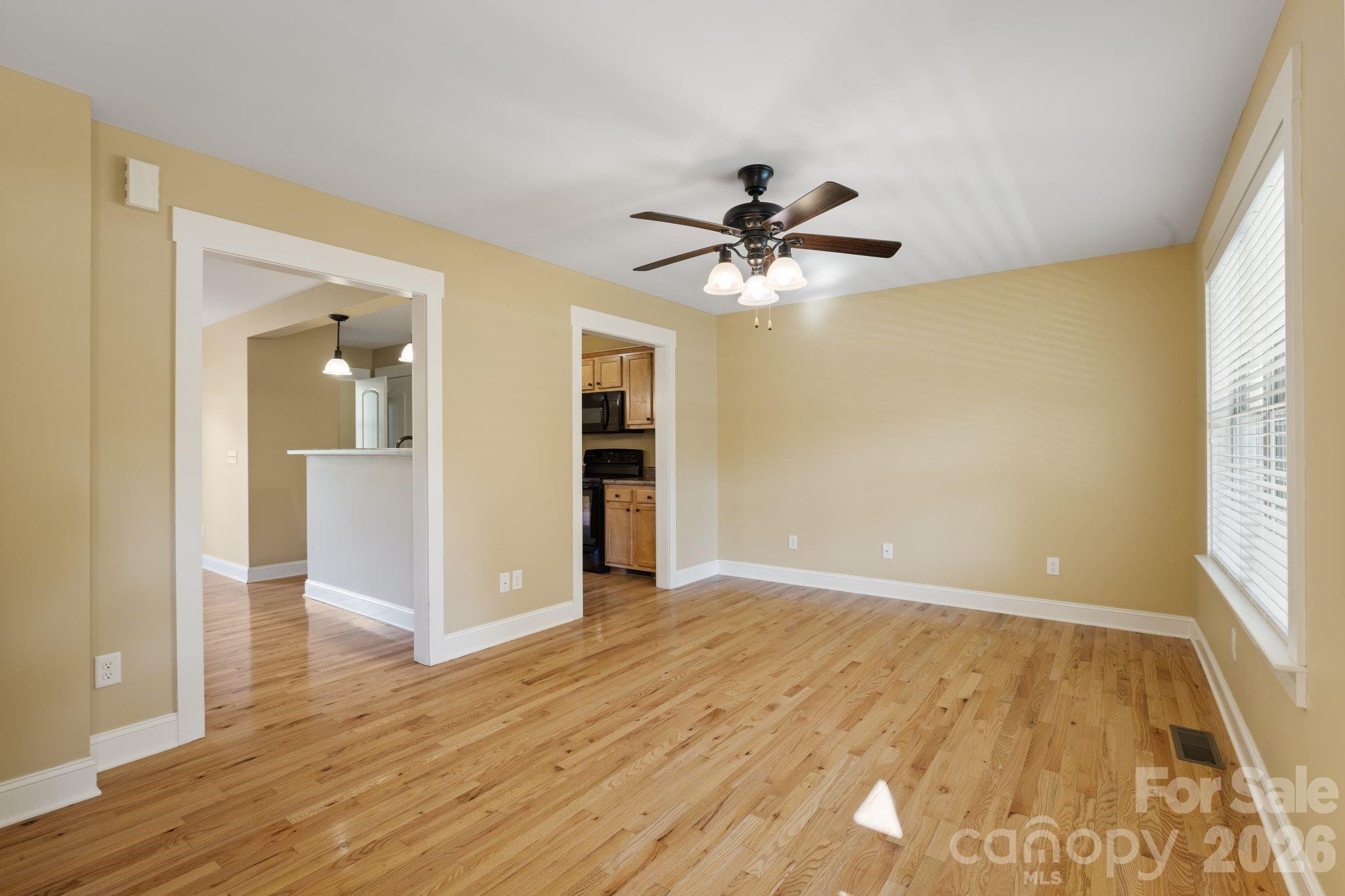 Single Family Residence at 8 Cottage Cove Lane, Asheville, photo 16 of 33