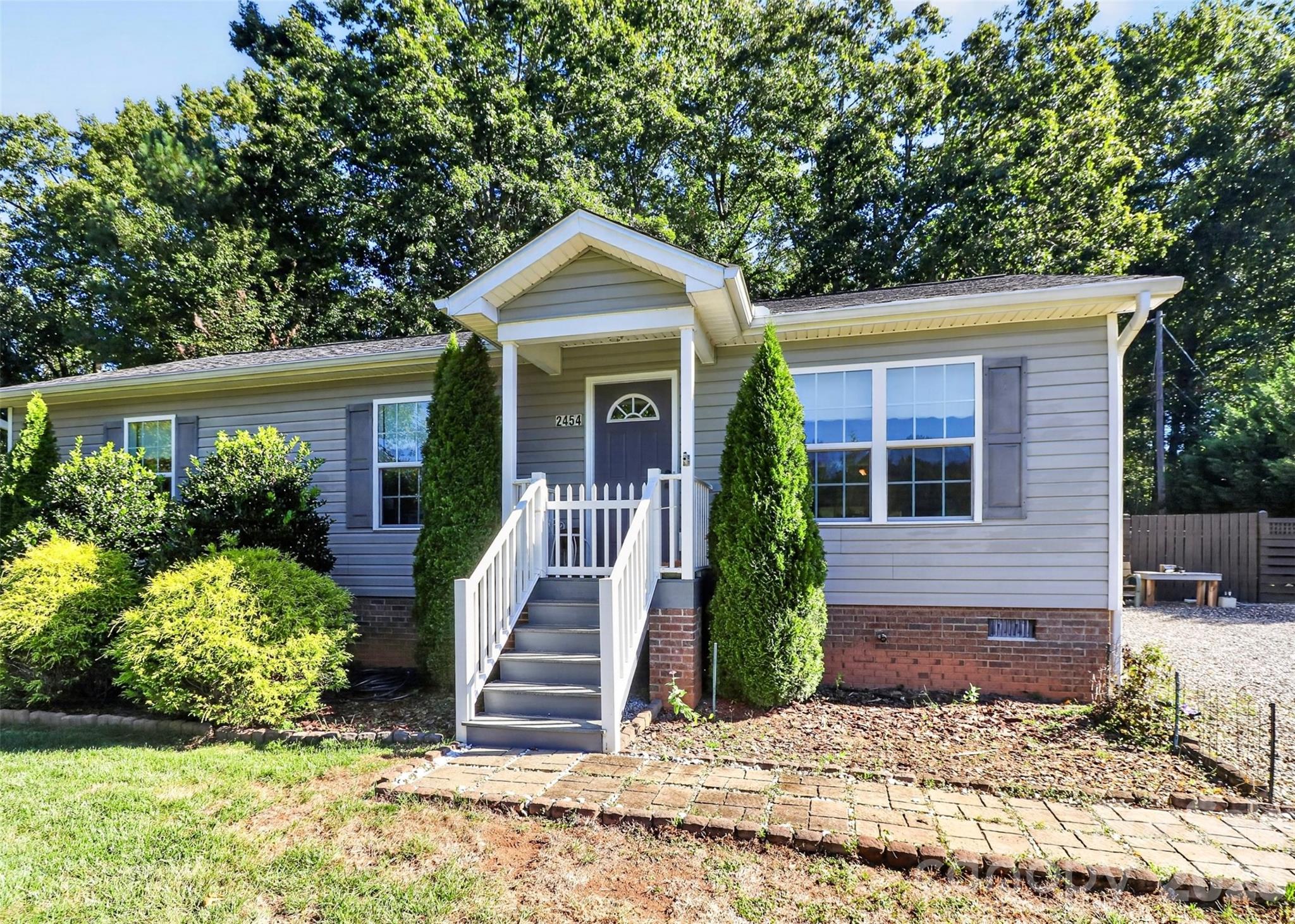 Single Family Residence at 2454 Oak Valley Lane, Maiden, photo 2 of 45