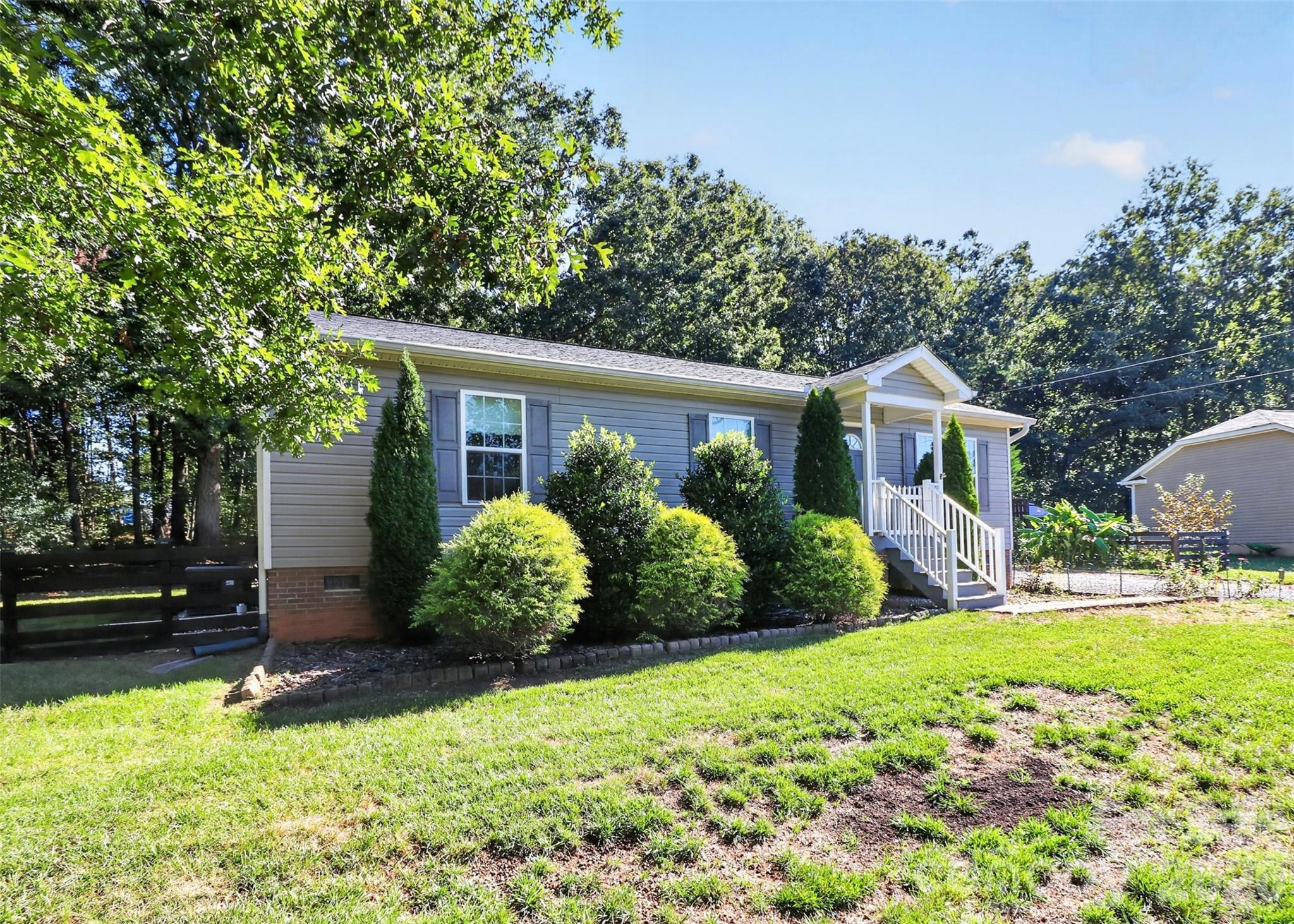 Single Family Residence at 2454 Oak Valley Lane, Maiden, photo 3 of 45