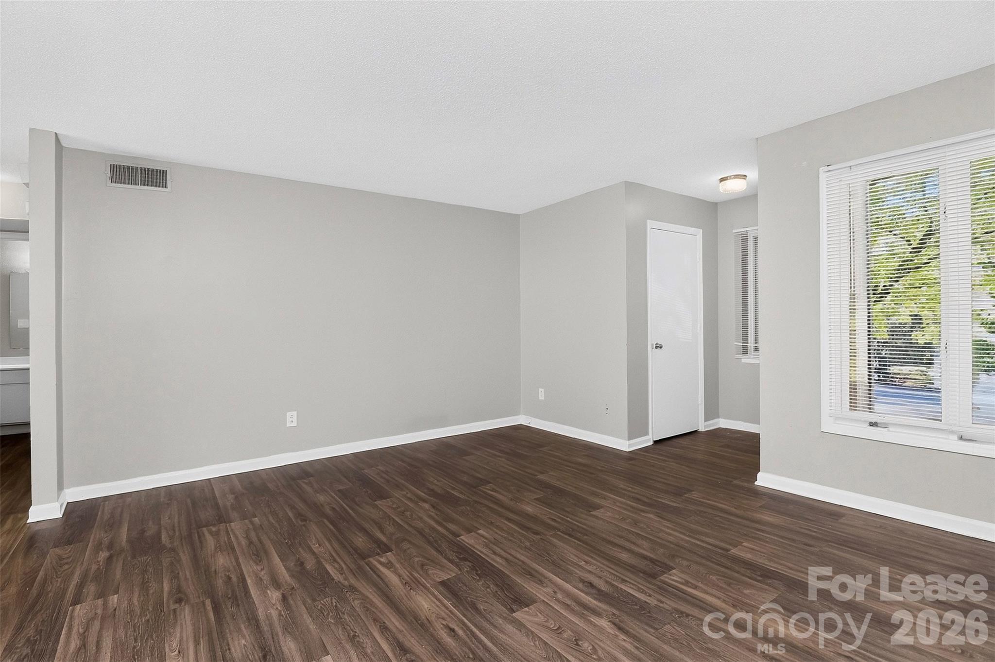 Condominium at 2026 Harvest Lane, Charlotte, photo 6 of 31