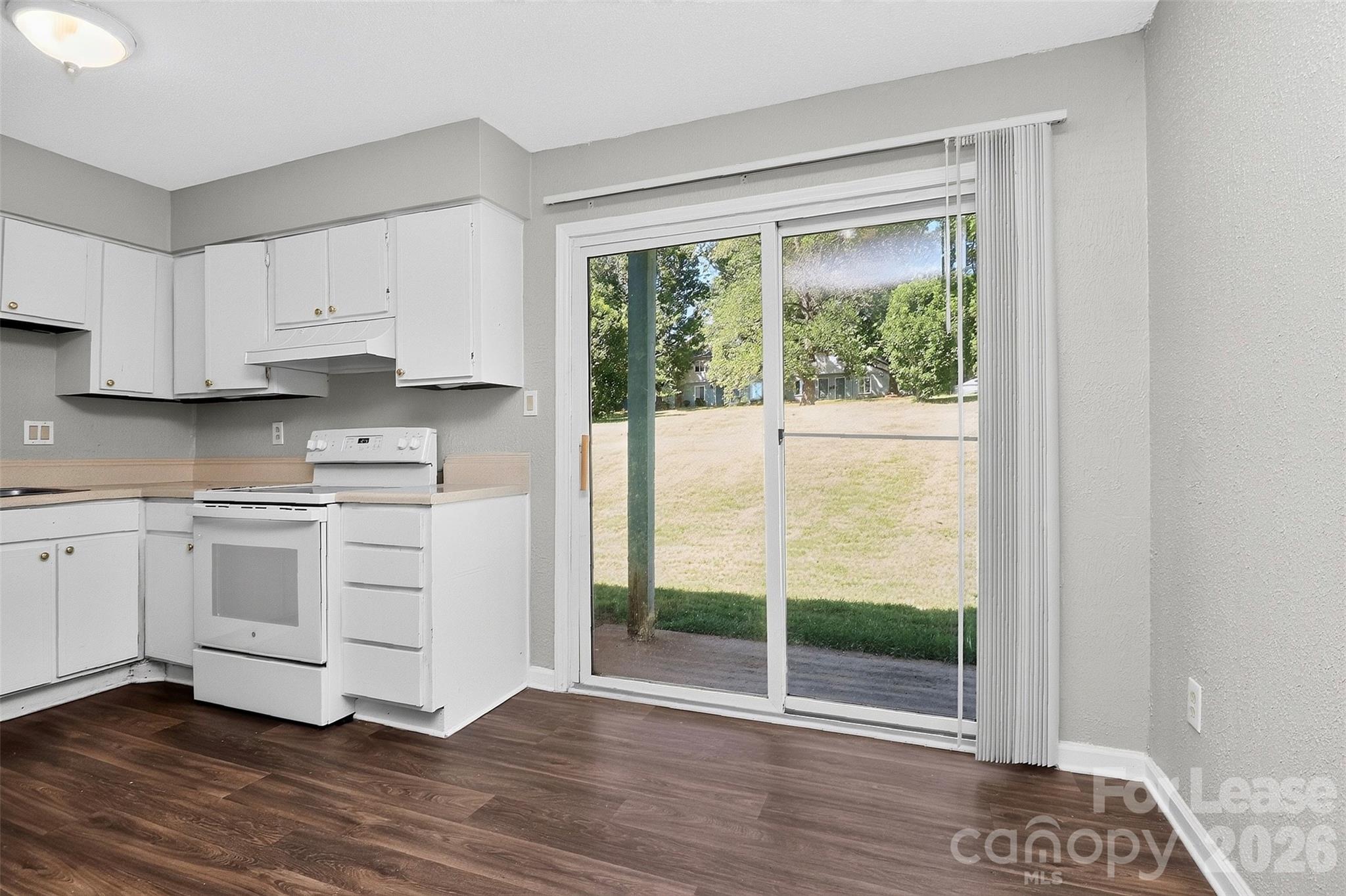 Condominium at 2026 Harvest Lane, Charlotte, photo 10 of 31
