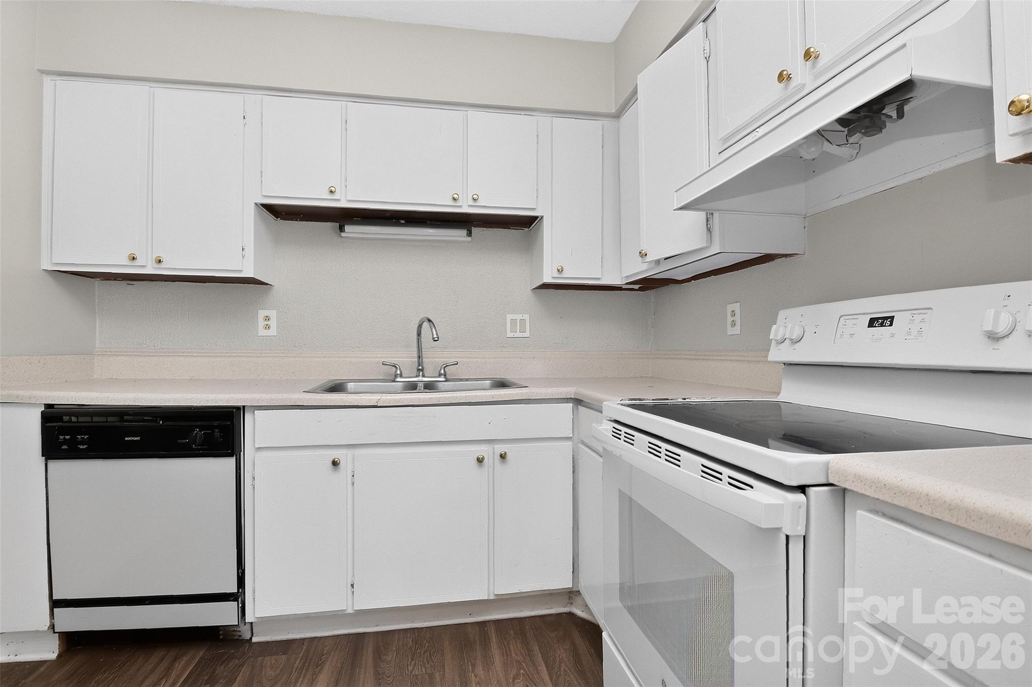 Condominium at 2026 Harvest Lane, Charlotte, photo 14 of 31