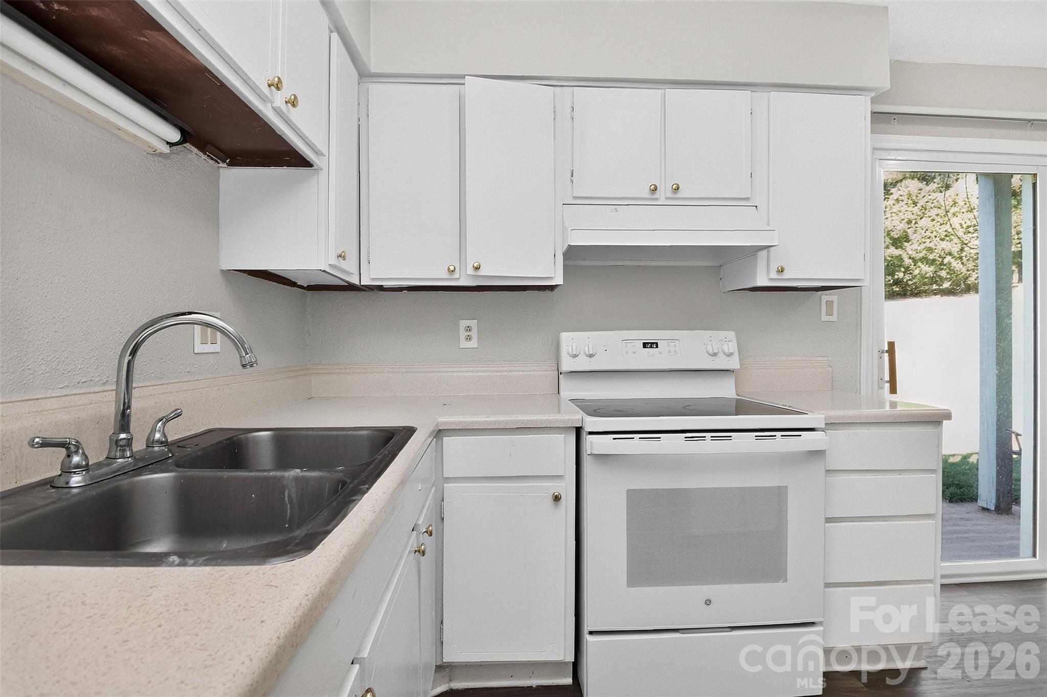 Condominium at 2026 Harvest Lane, Charlotte, photo 16 of 31