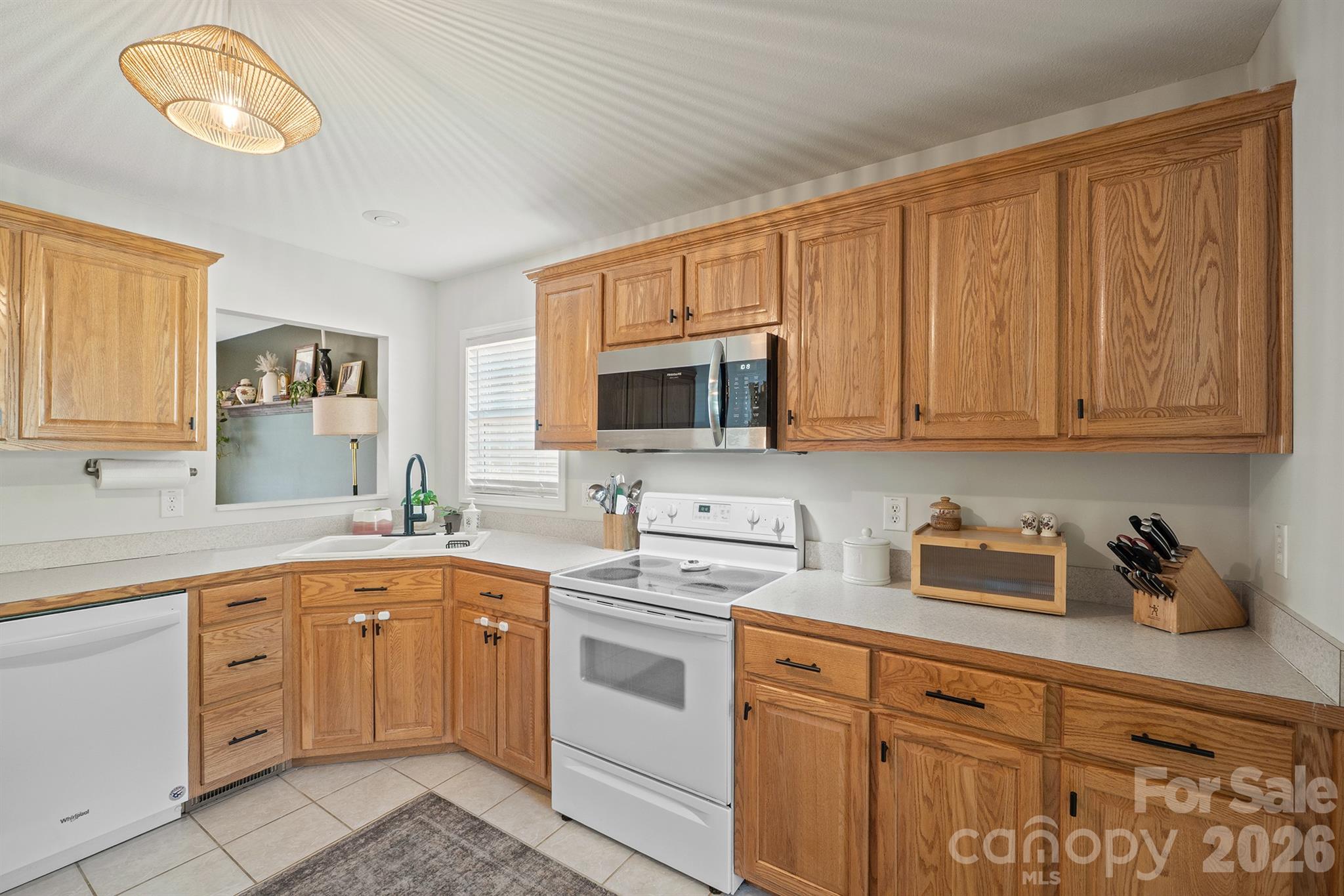 Single Family Residence at 9530 Driftwood Court, Hickory, photo 9 of 47