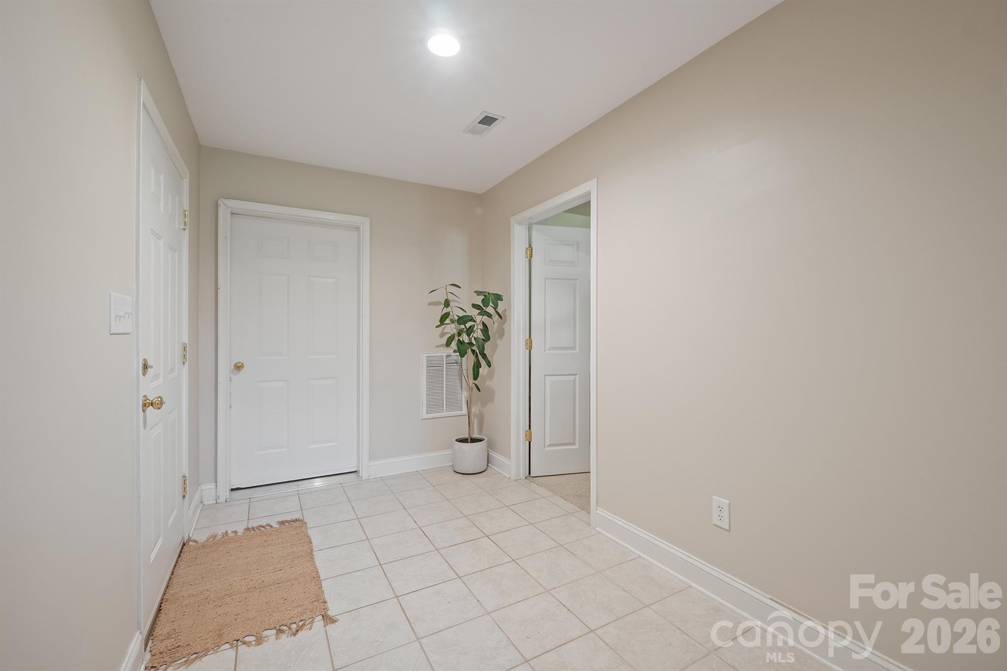 Single Family Residence at 9530 Driftwood Court, Hickory, photo 16 of 47