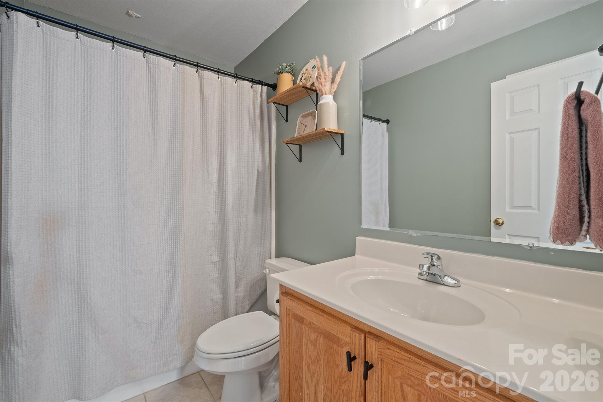 Single Family Residence at 9530 Driftwood Court, Hickory, photo 18 of 47