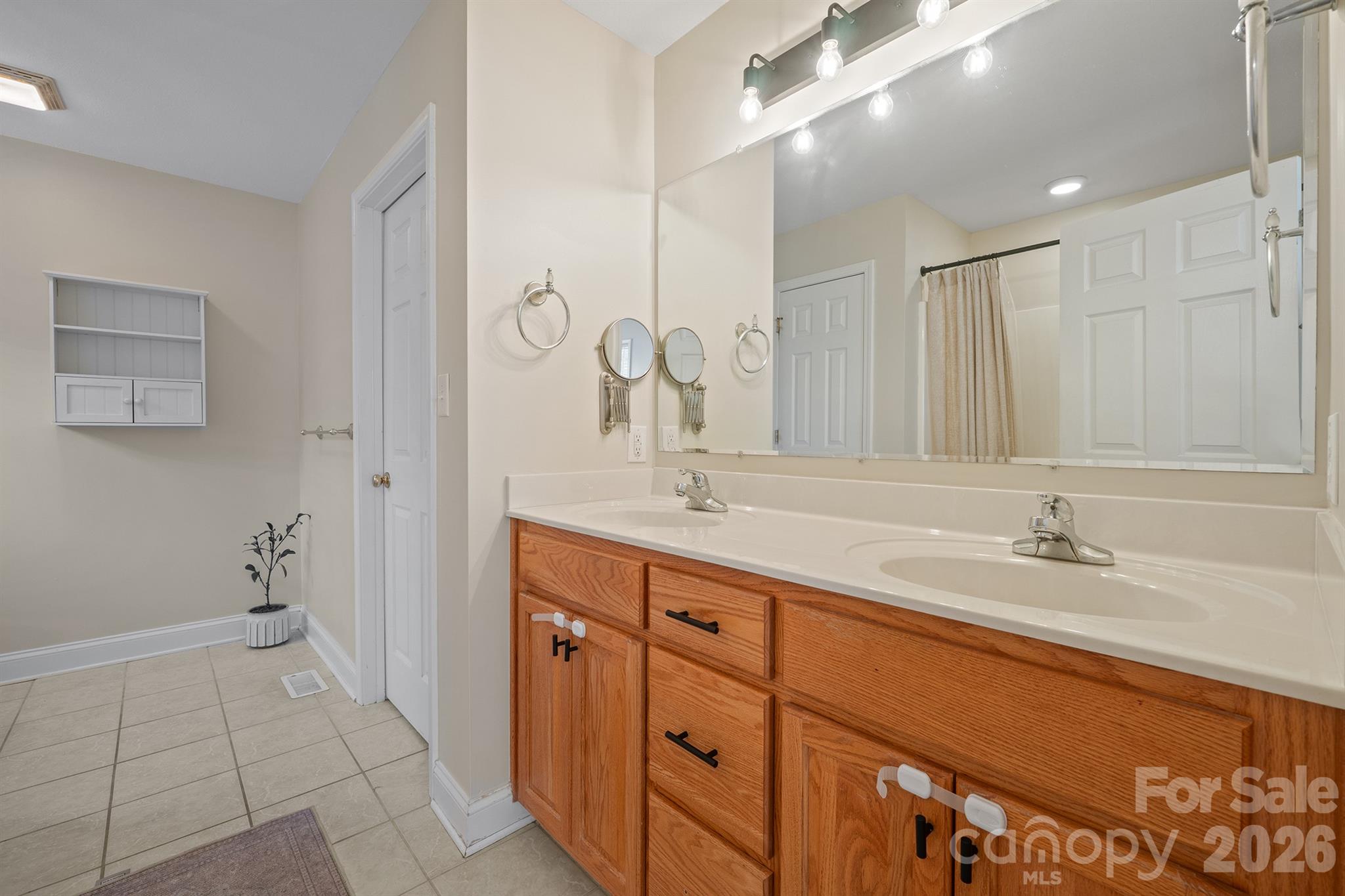 Single Family Residence at 9530 Driftwood Court, Hickory, photo 22 of 47