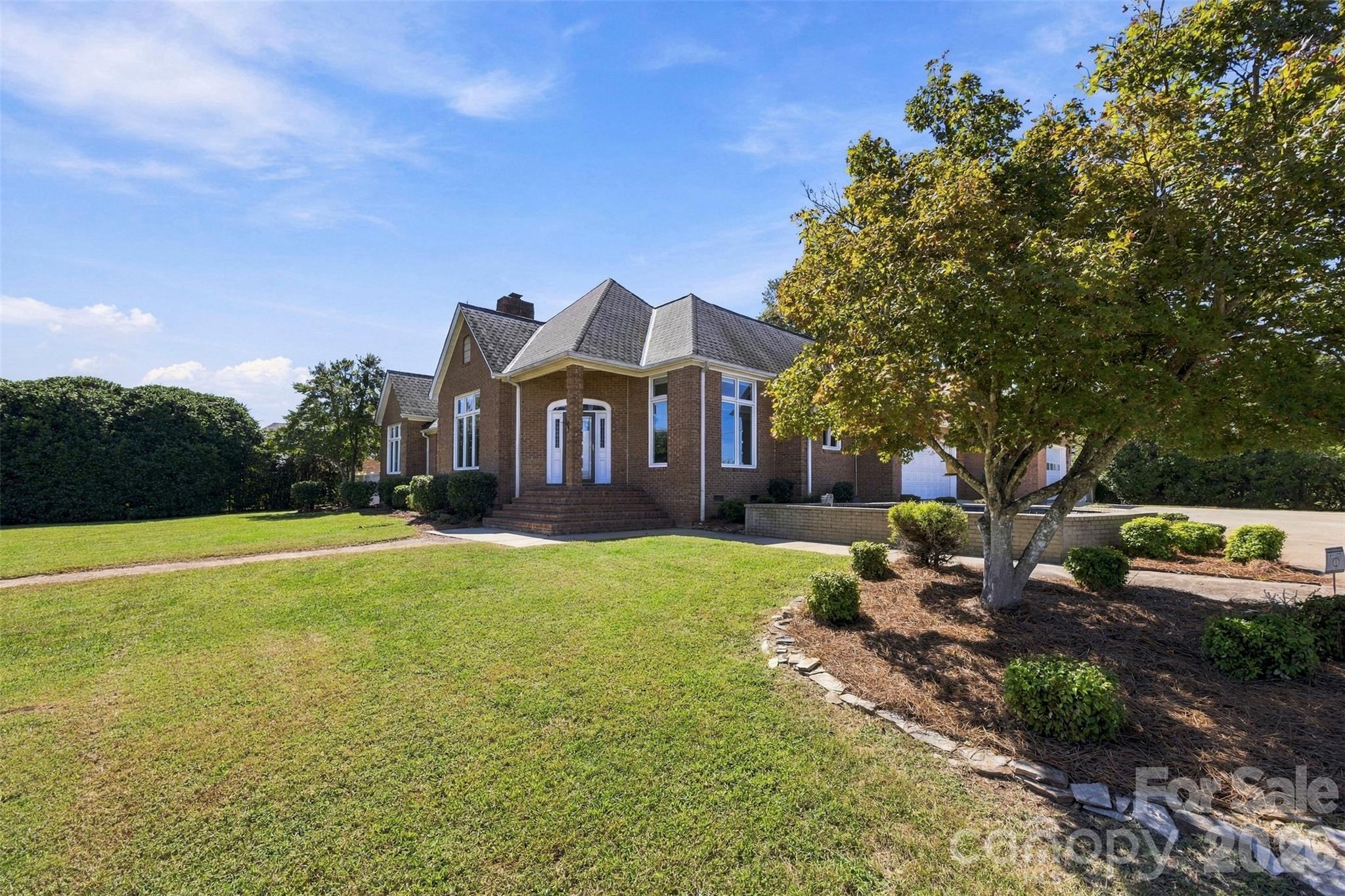 Single Family Residence at 100 Country Creek Drive, Kings Mountain, photo 2 of 48
