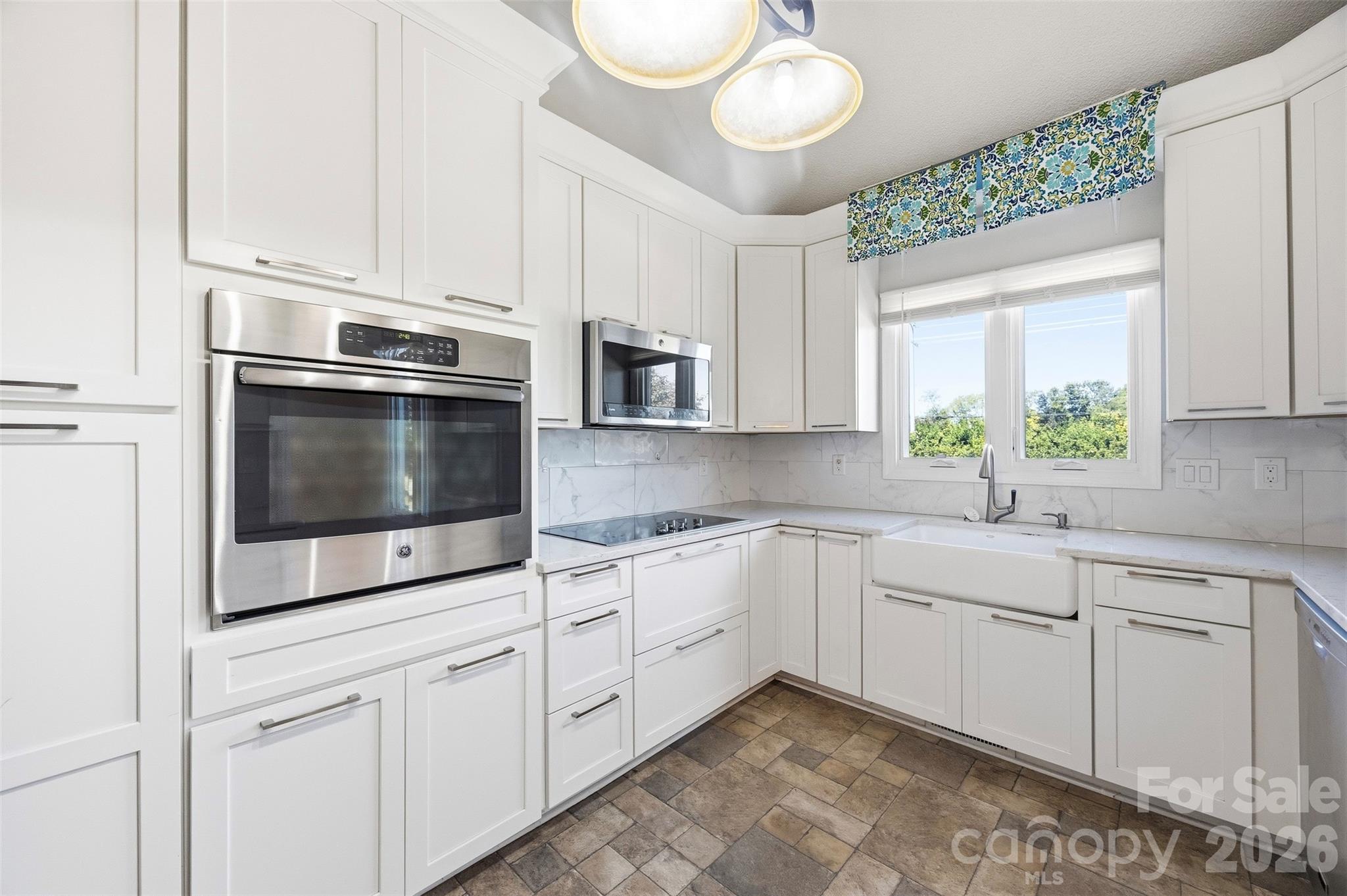 Single Family Residence at 100 Country Creek Drive, Kings Mountain, photo 5 of 48