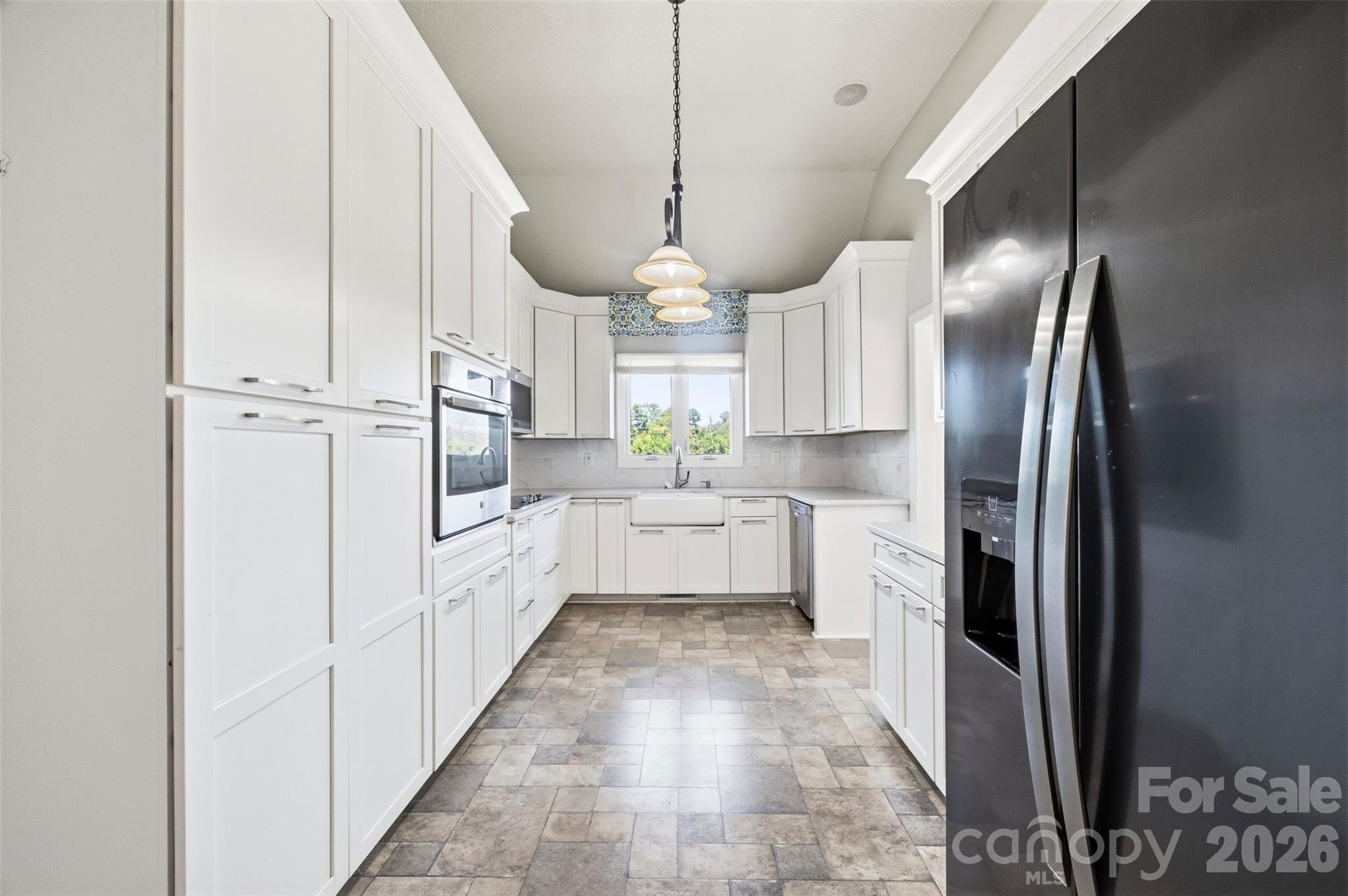 Single Family Residence at 100 Country Creek Drive, Kings Mountain, photo 6 of 48