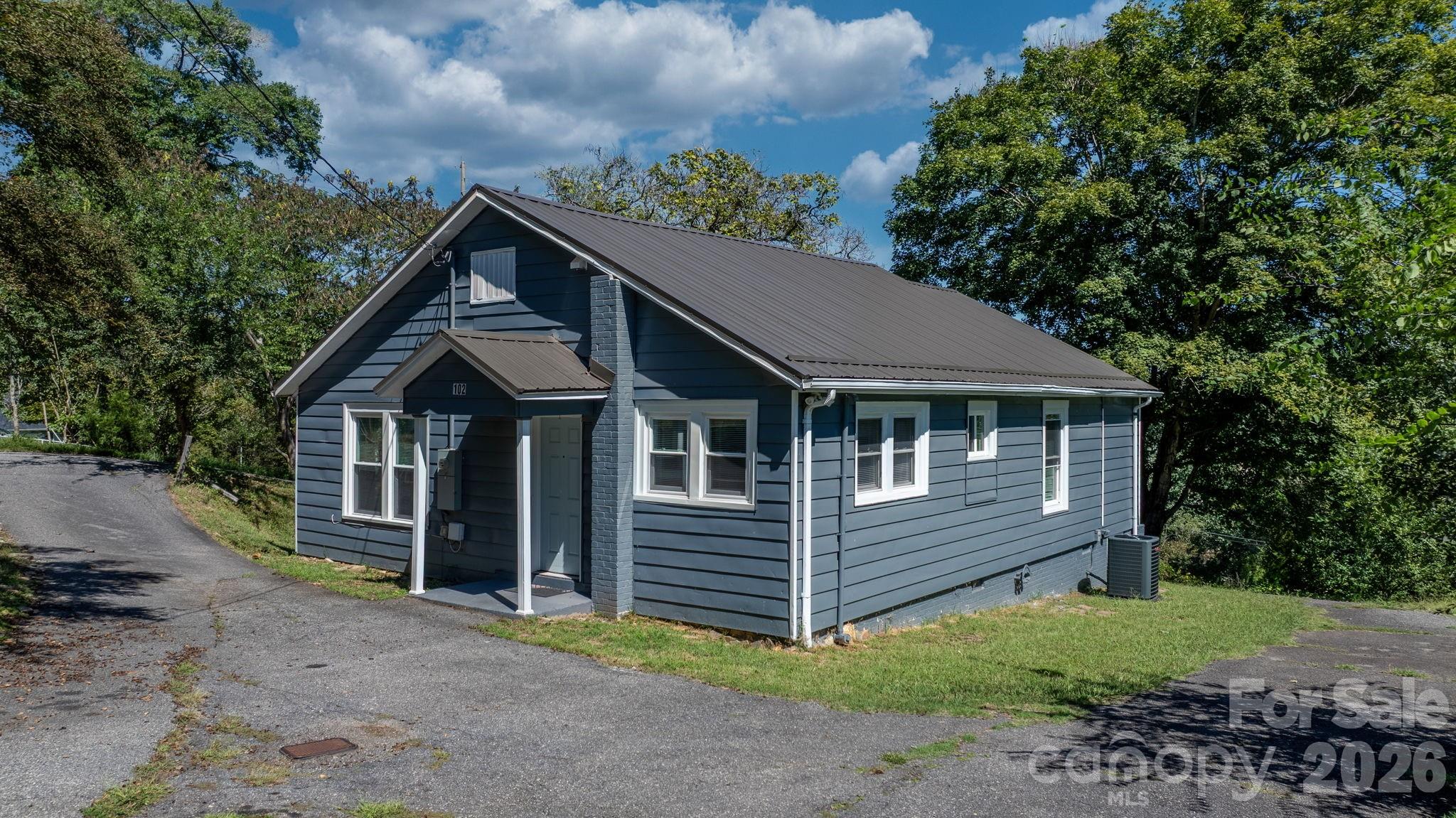 Single Family Residence at 102 Lake Drive, Hickory, photo 2 of 28