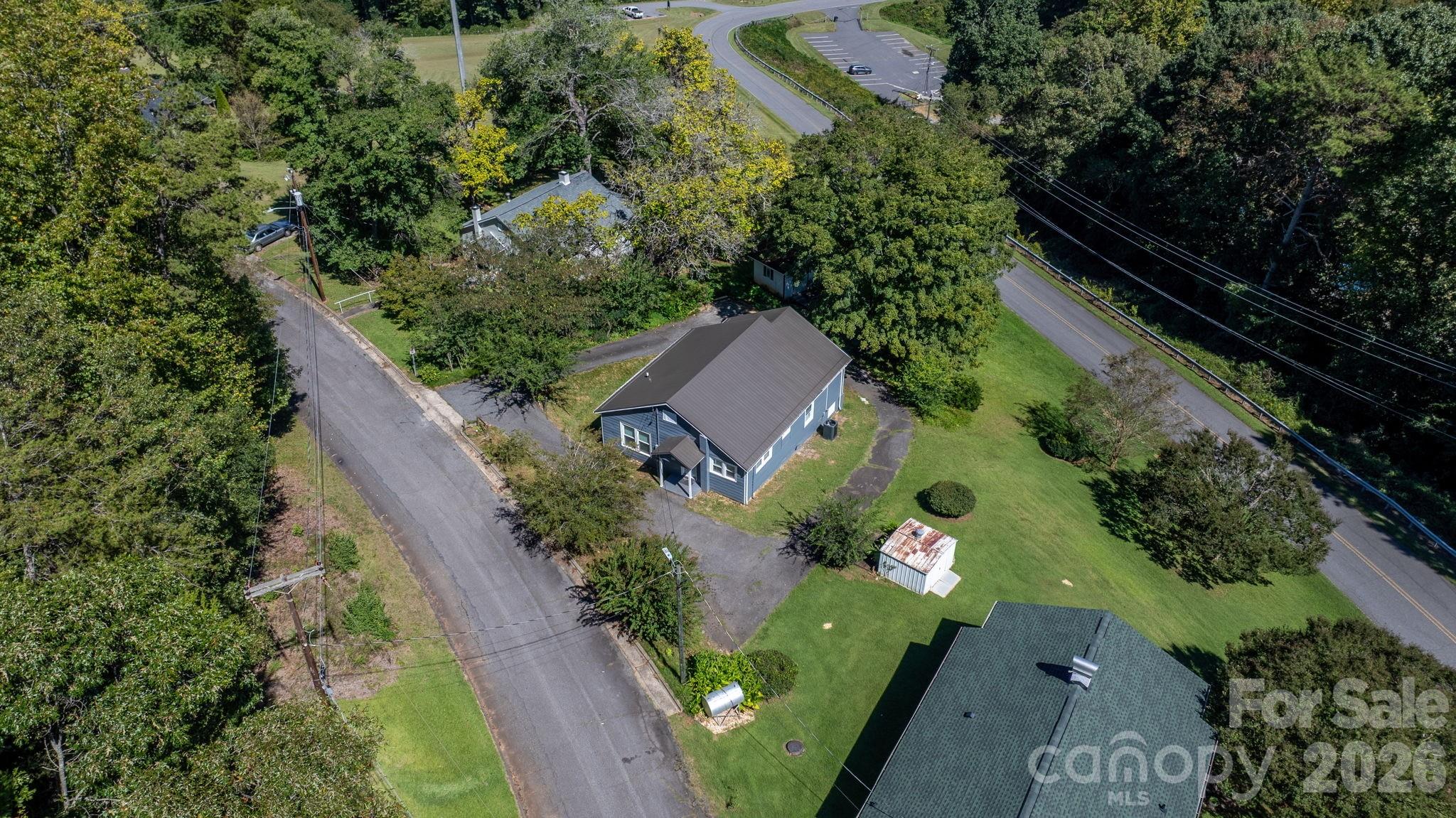 Single Family Residence at 102 Lake Drive, Hickory, photo 3 of 28