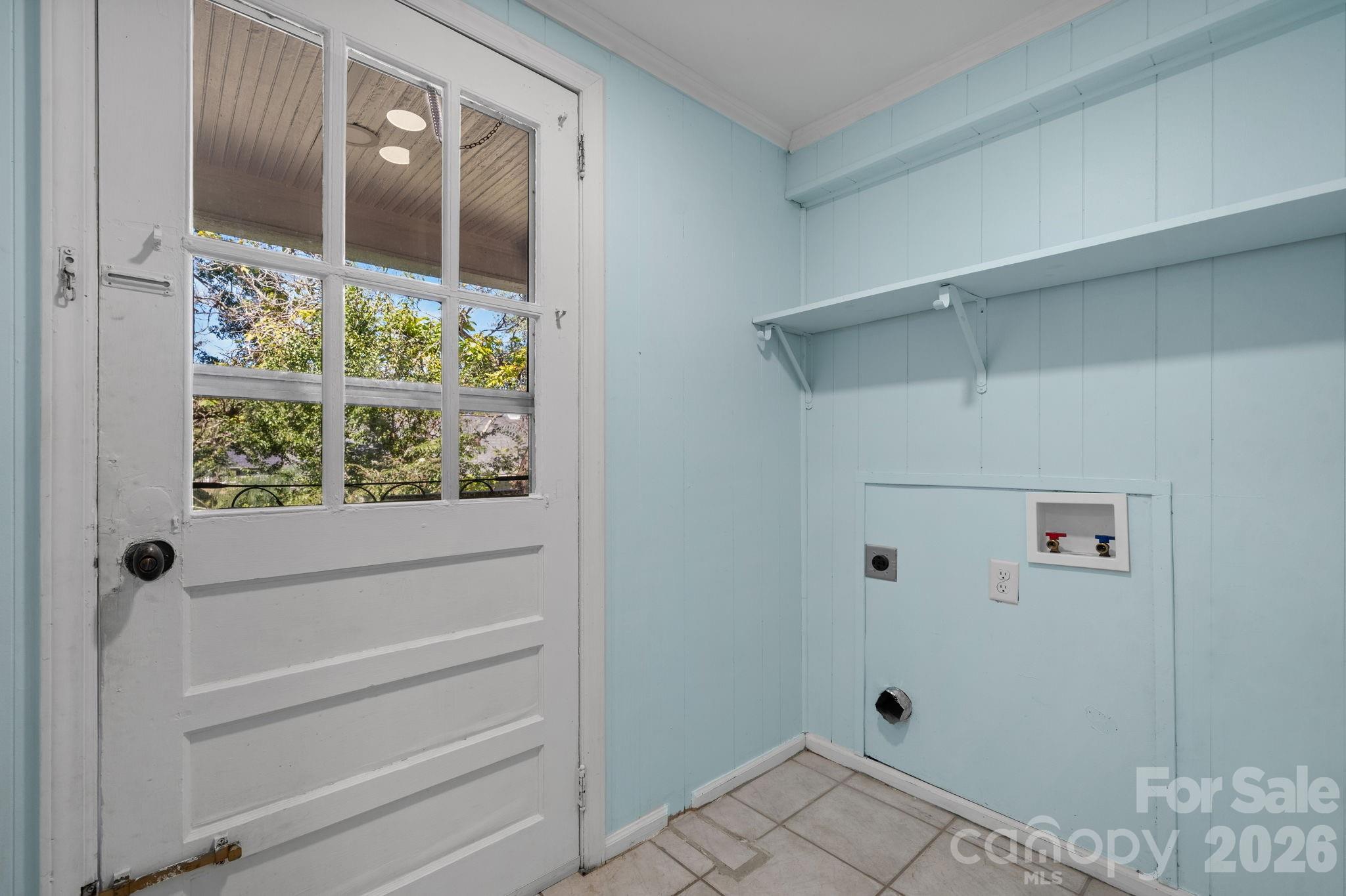Single Family Residence at 102 Lake Drive, Hickory, photo 6 of 28