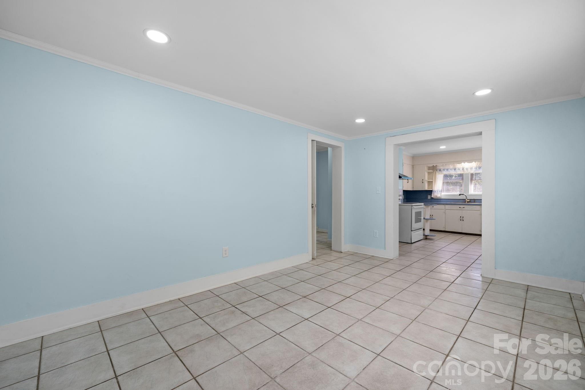 Single Family Residence at 102 Lake Drive, Hickory, photo 8 of 28