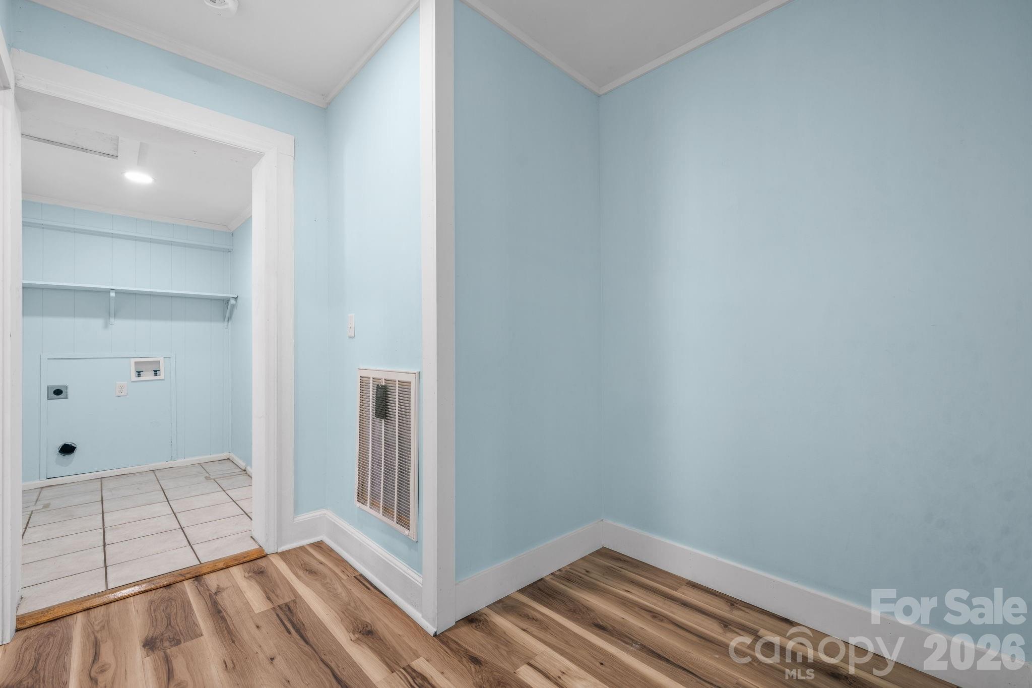 Single Family Residence at 102 Lake Drive, Hickory, photo 9 of 28