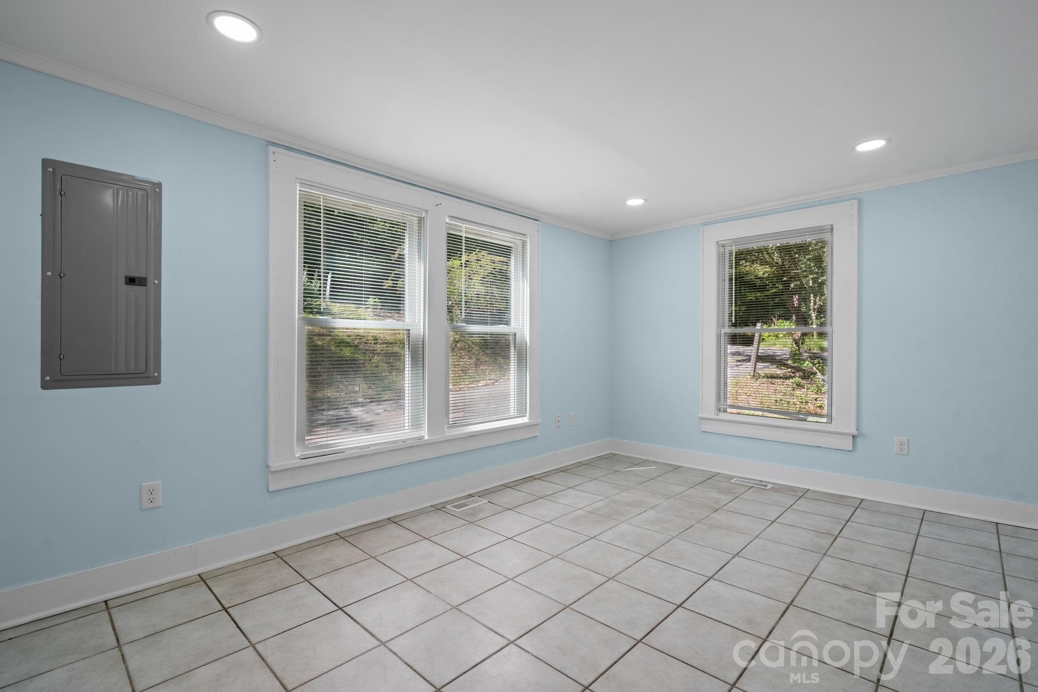 Single Family Residence at 102 Lake Drive, Hickory, photo 10 of 28