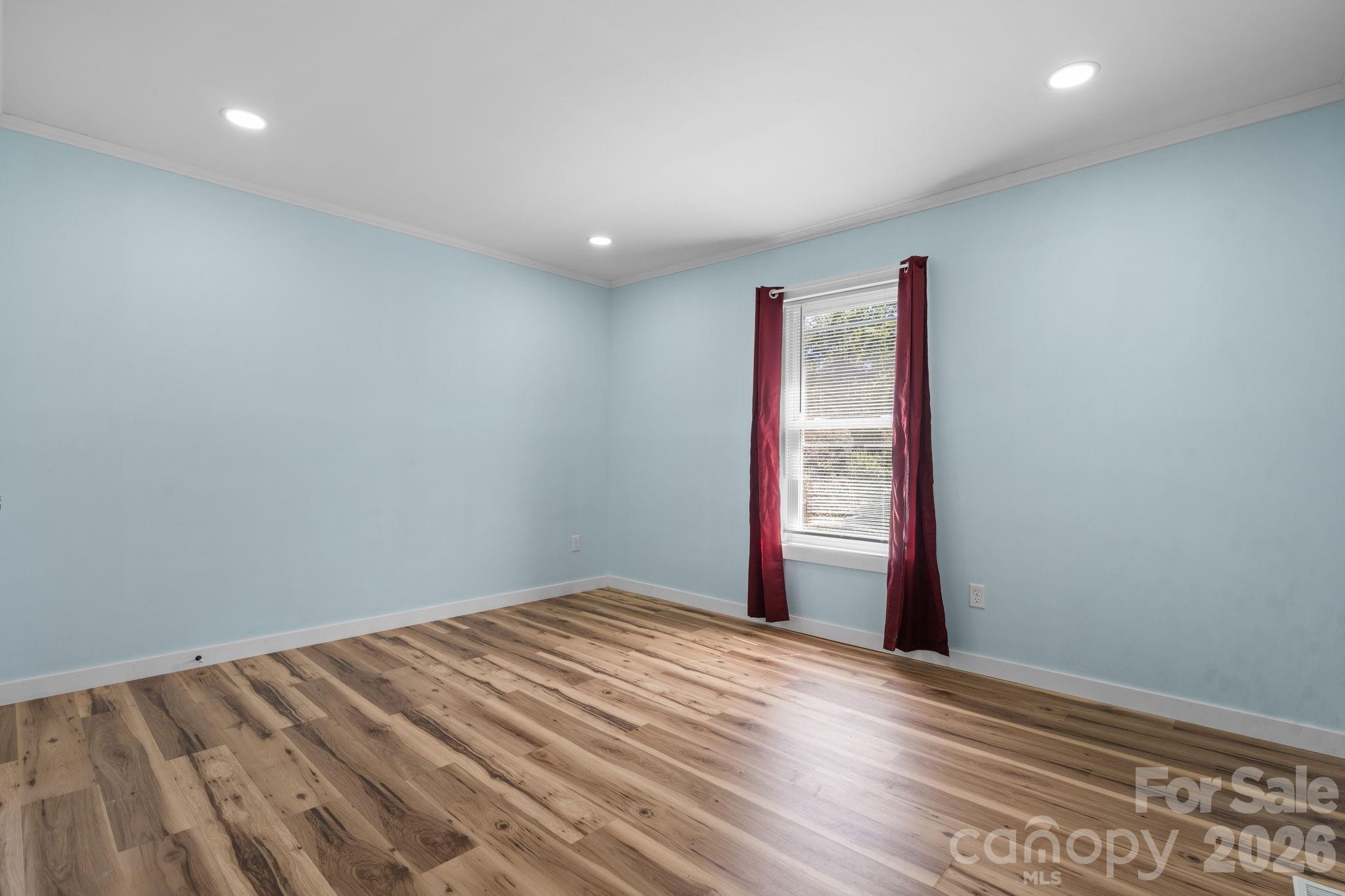 Single Family Residence at 102 Lake Drive, Hickory, photo 16 of 28
