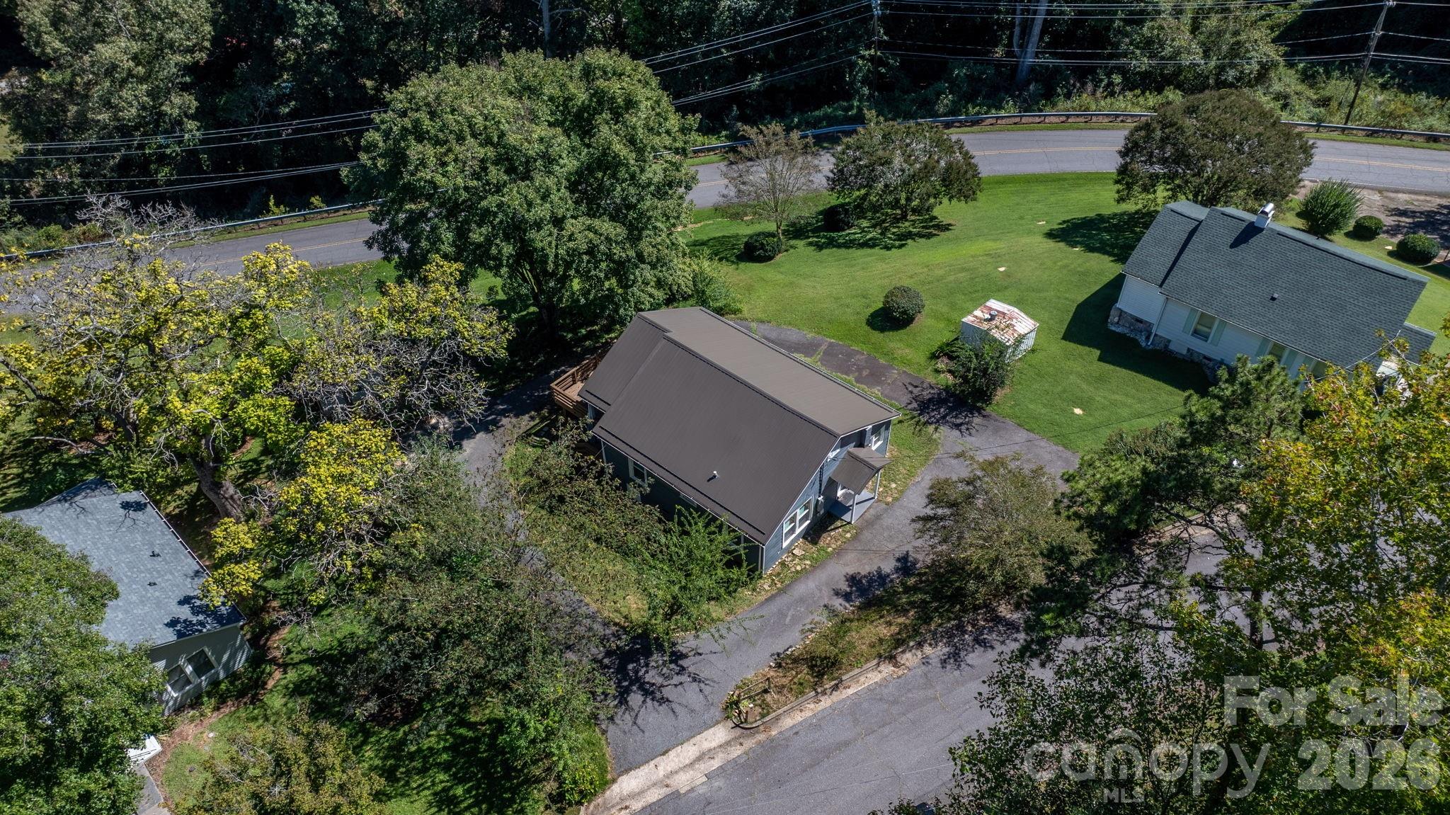 Single Family Residence at 102 Lake Drive, Hickory, photo 20 of 28