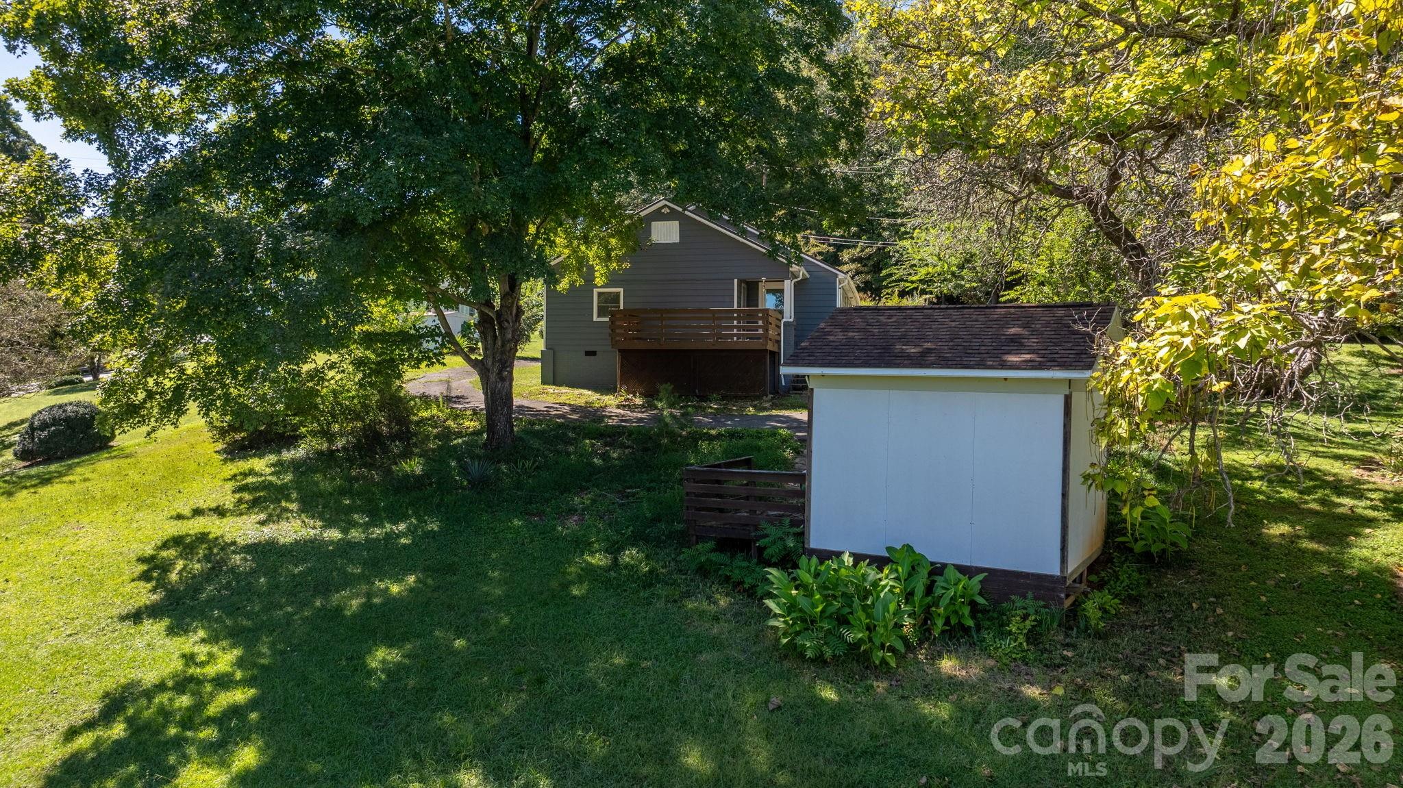 Single Family Residence at 102 Lake Drive, Hickory, photo 22 of 28