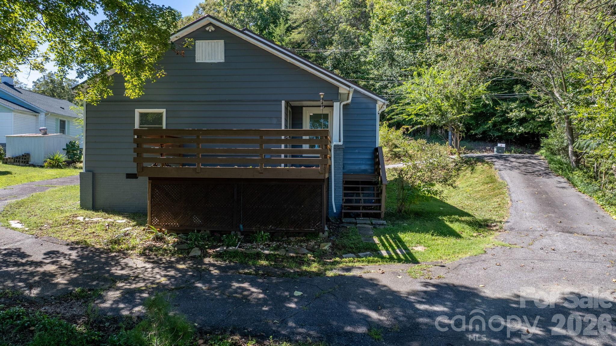 Single Family Residence at 102 Lake Drive, Hickory, photo 23 of 28