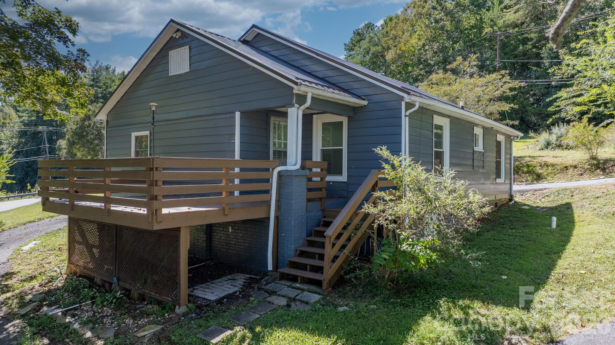 Single Family Residence at 102 Lake Drive, Hickory, photo 24 of 28
