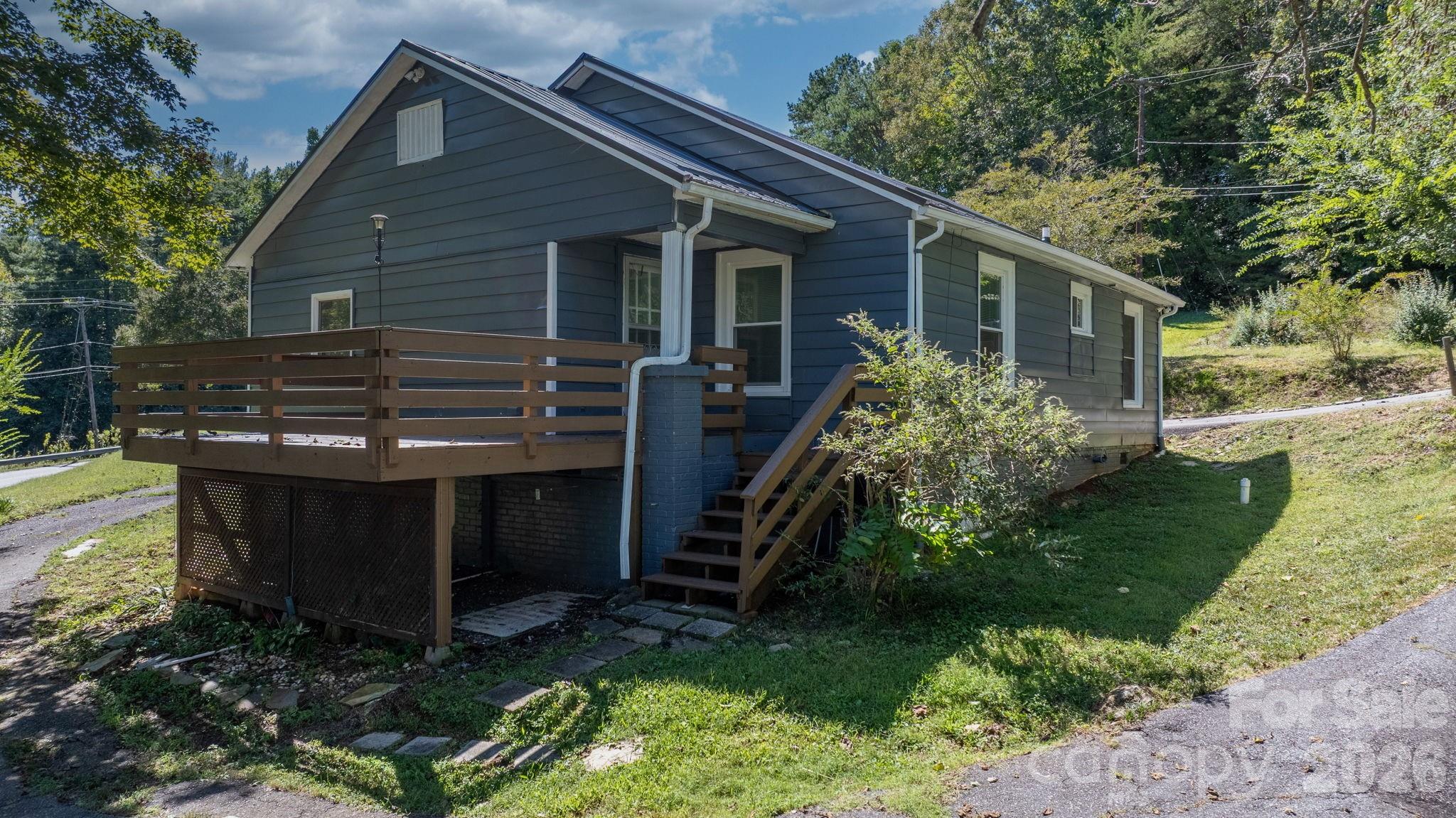 Single Family Residence at 102 Lake Drive, Hickory, photo 27 of 28