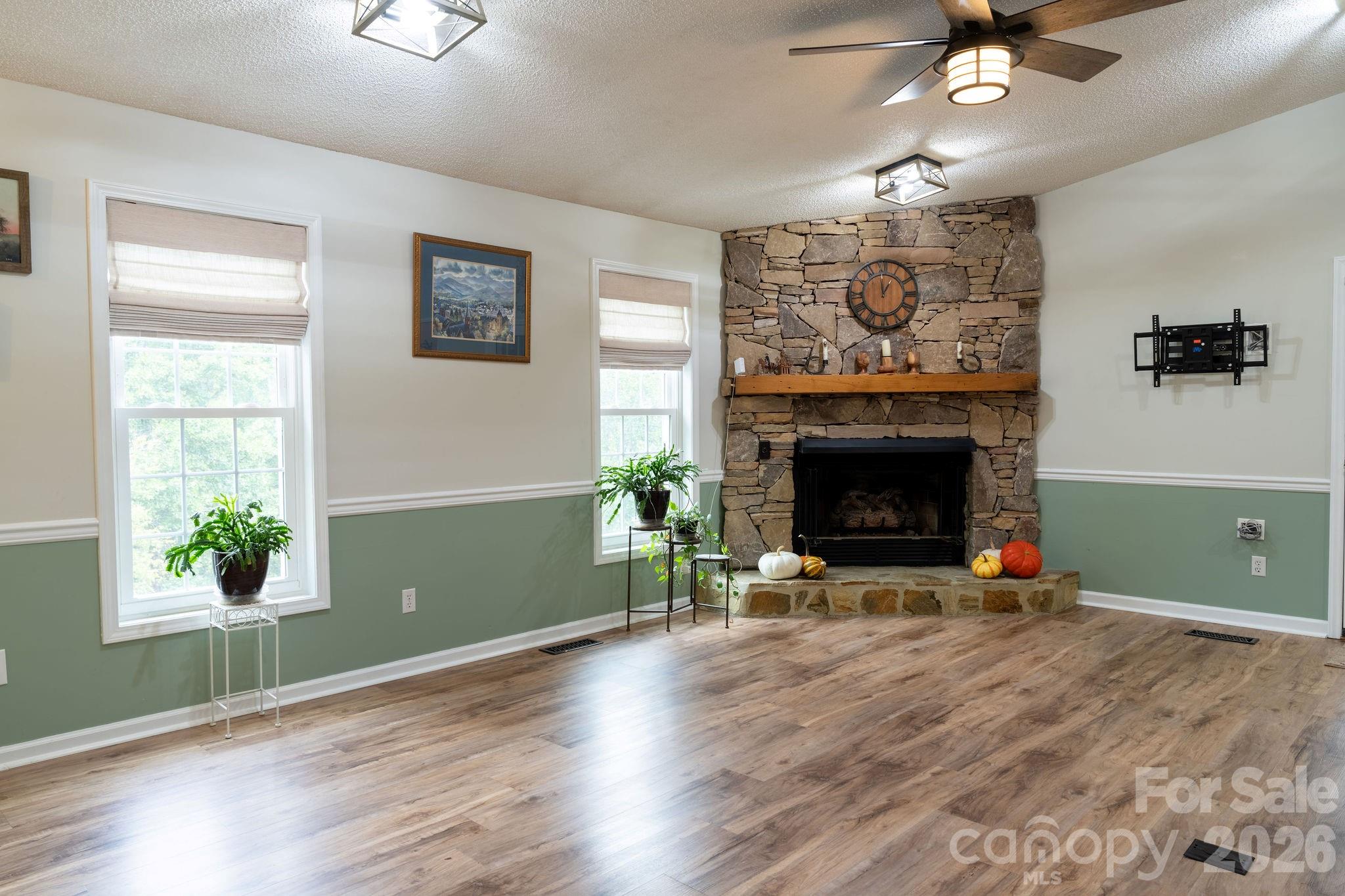 Single Family Residence at 71 Reserve Drive, Burnsville, photo 16 of 47
