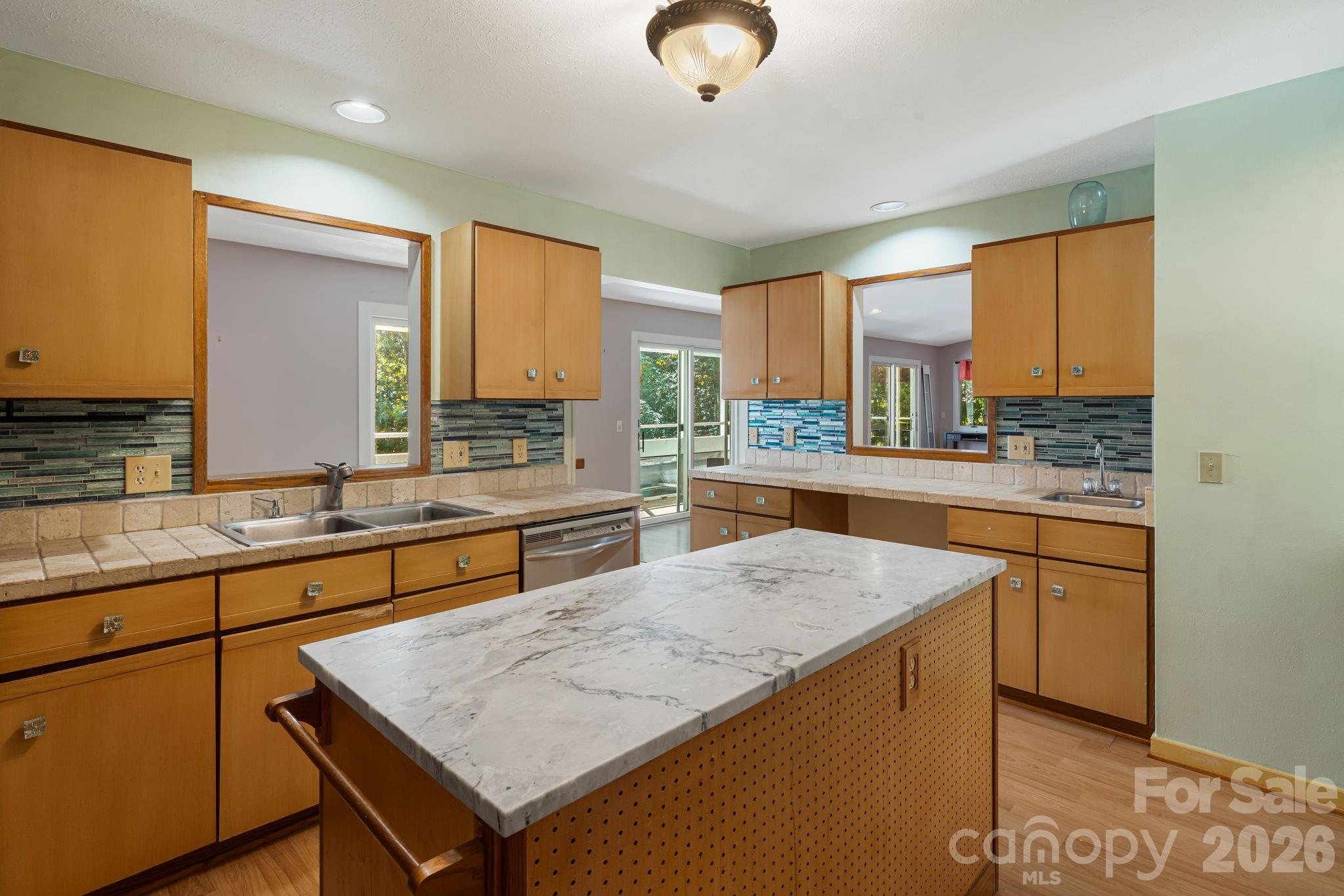 Single Family Residence at 11 Beaumont Drive, Hendersonville, photo 7 of 38