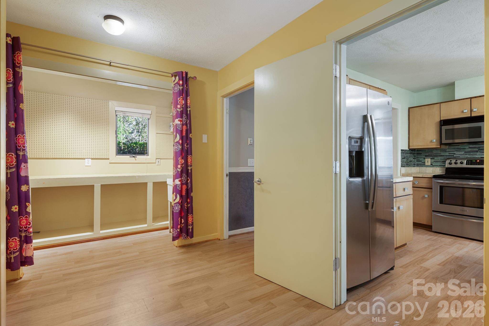 Single Family Residence at 11 Beaumont Drive, Hendersonville, photo 11 of 38
