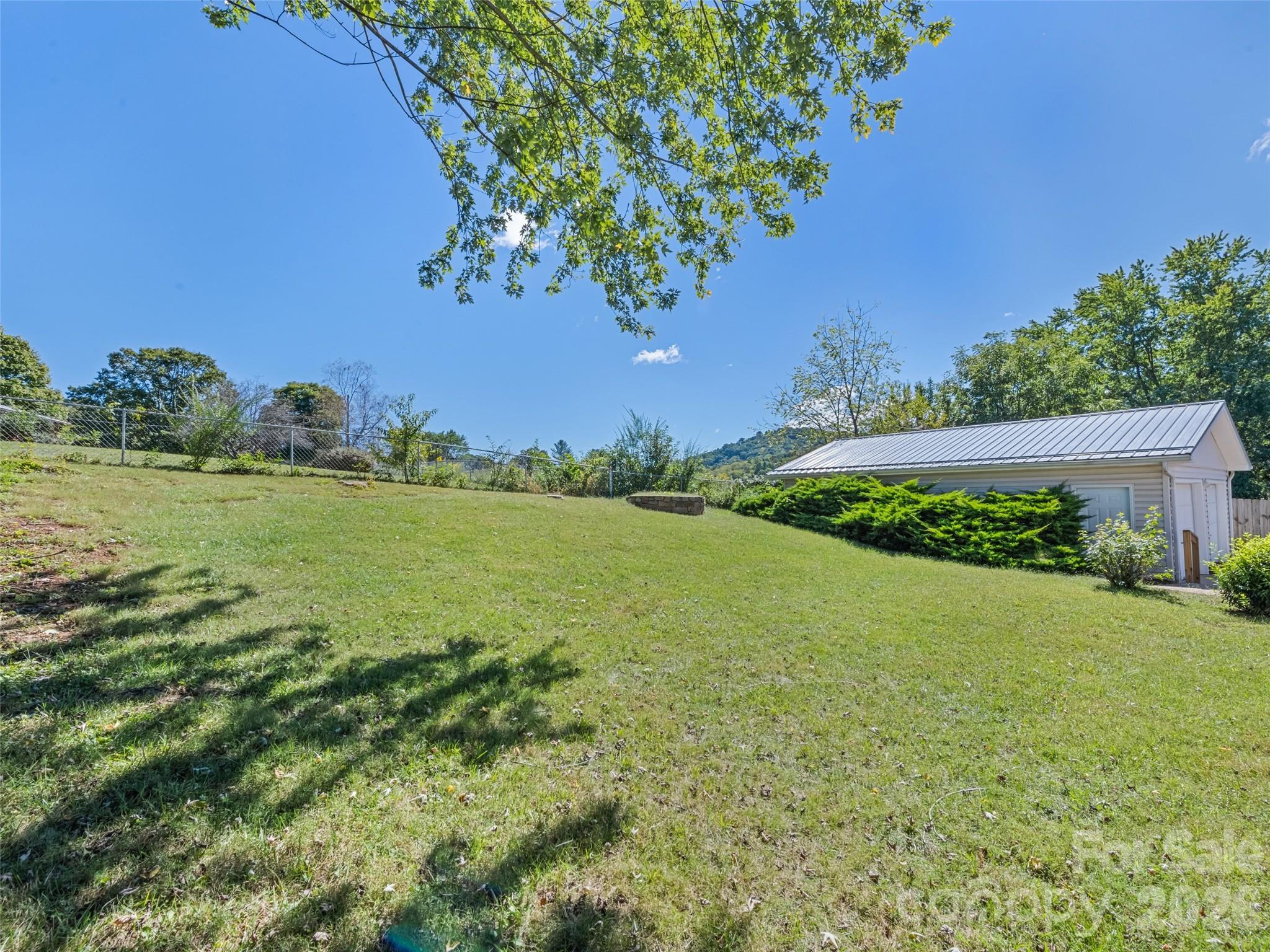 Single Family Residence at 158 Candlelight Circle, Clyde, photo 7 of 32