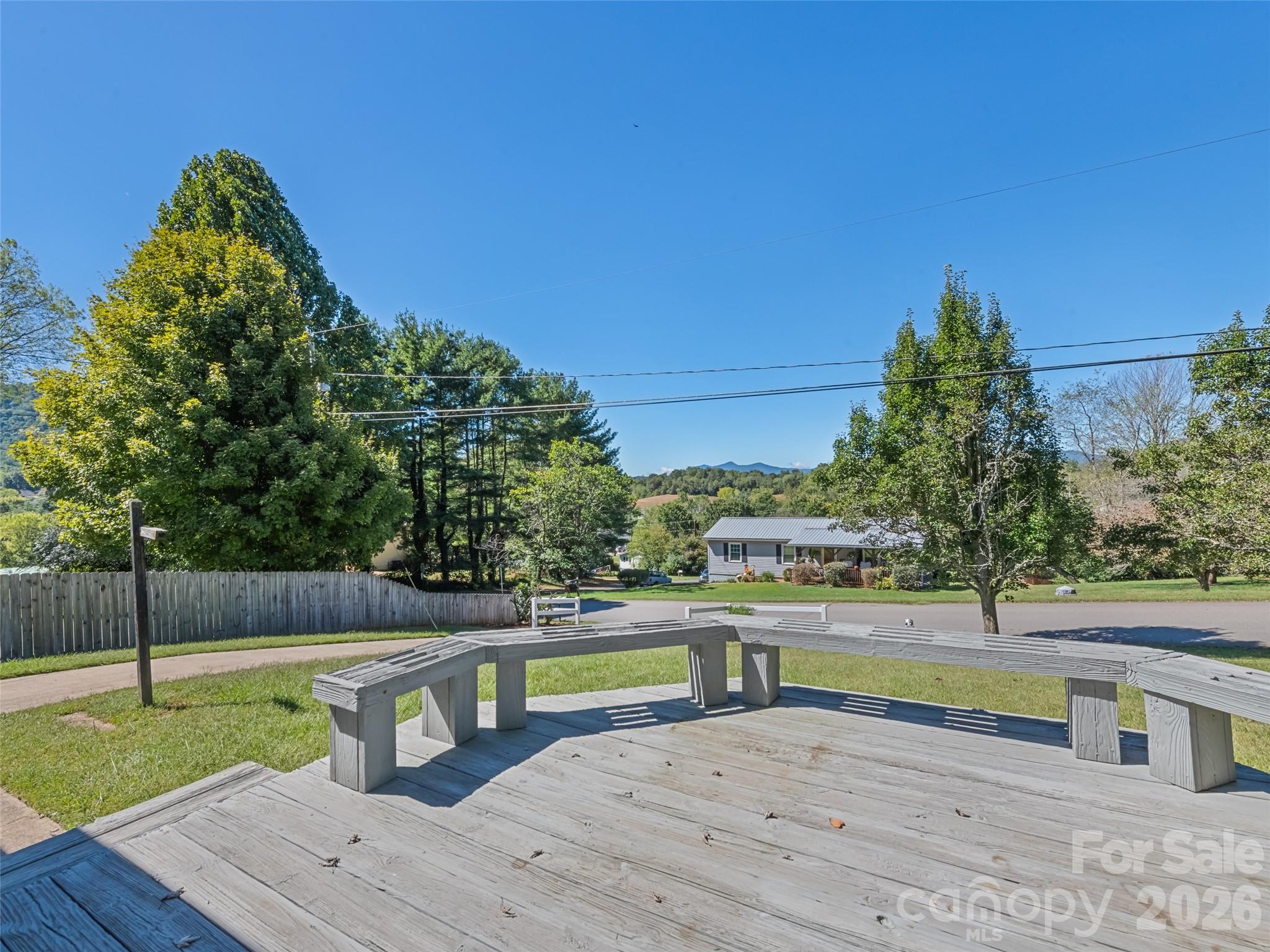 Single Family Residence at 158 Candlelight Circle, Clyde, photo 9 of 32