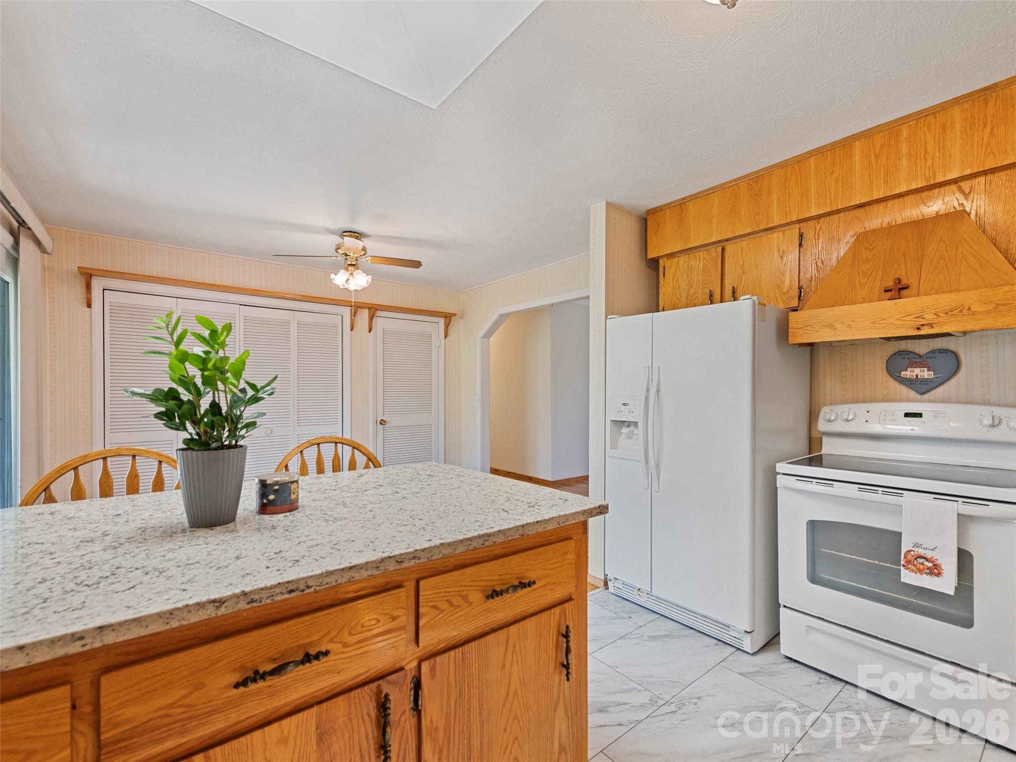 Single Family Residence at 158 Candlelight Circle, Clyde, photo 20 of 32