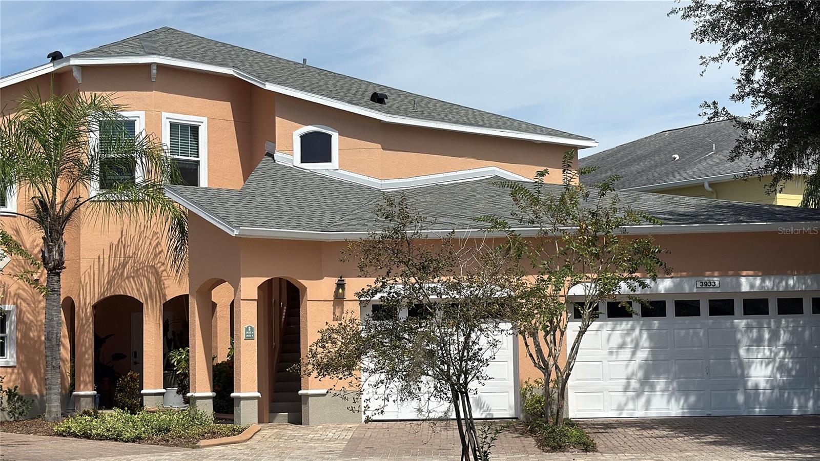 3933 SERENADE LN