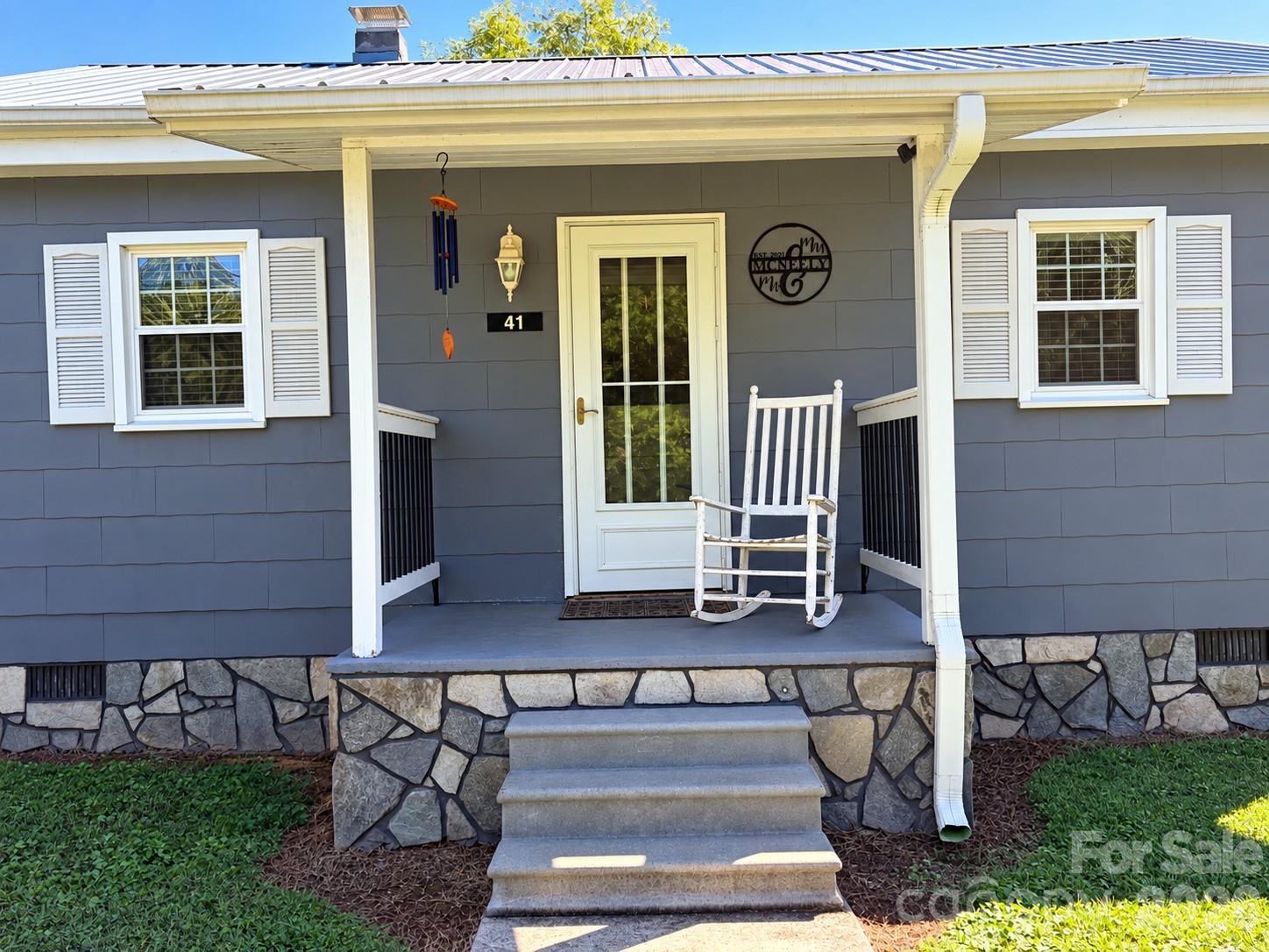 Single Family Residence at 41 Whitner Drive, Marion, photo 3 of 43