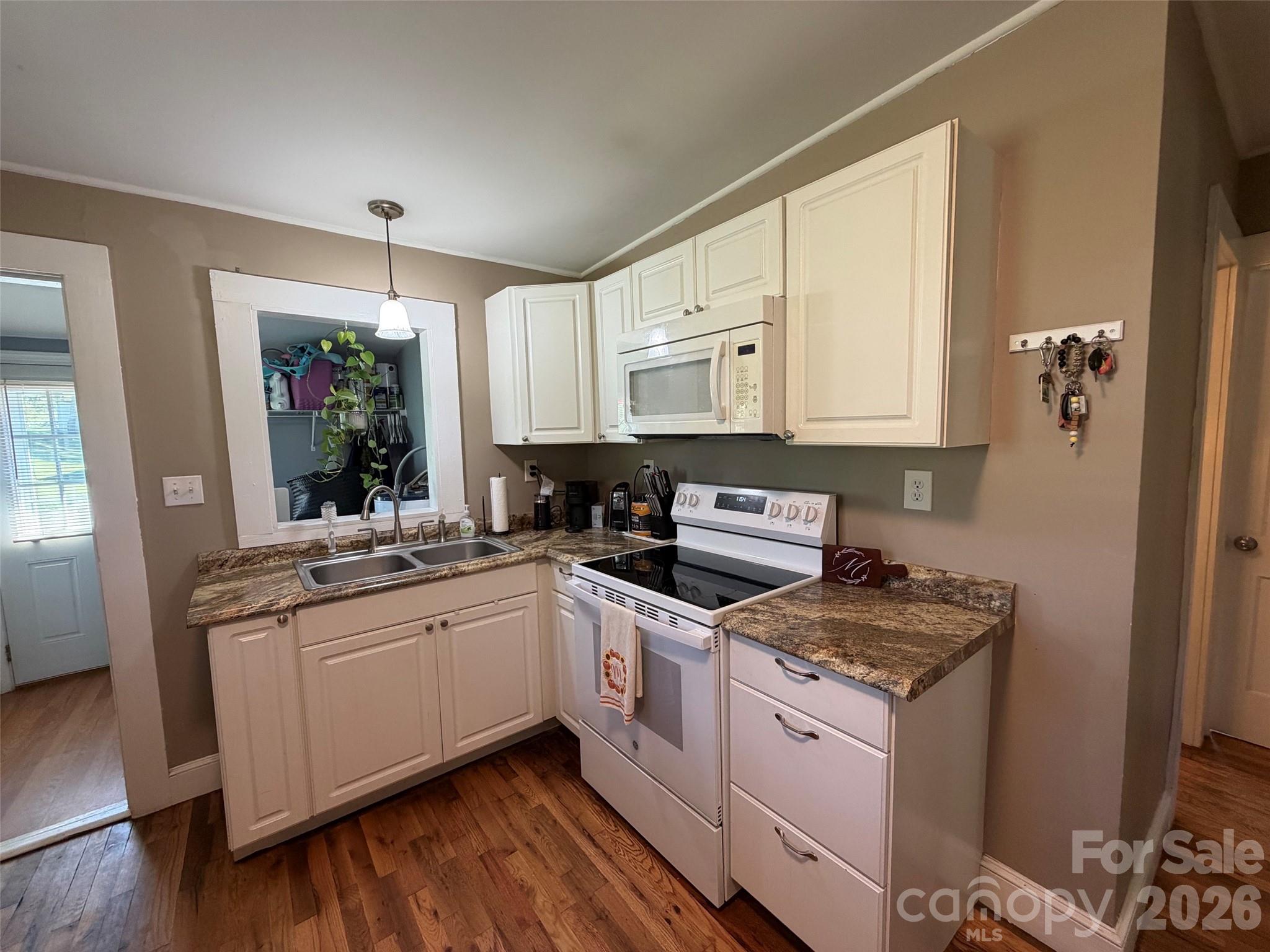 Single Family Residence at 41 Whitner Drive, Marion, photo 12 of 43