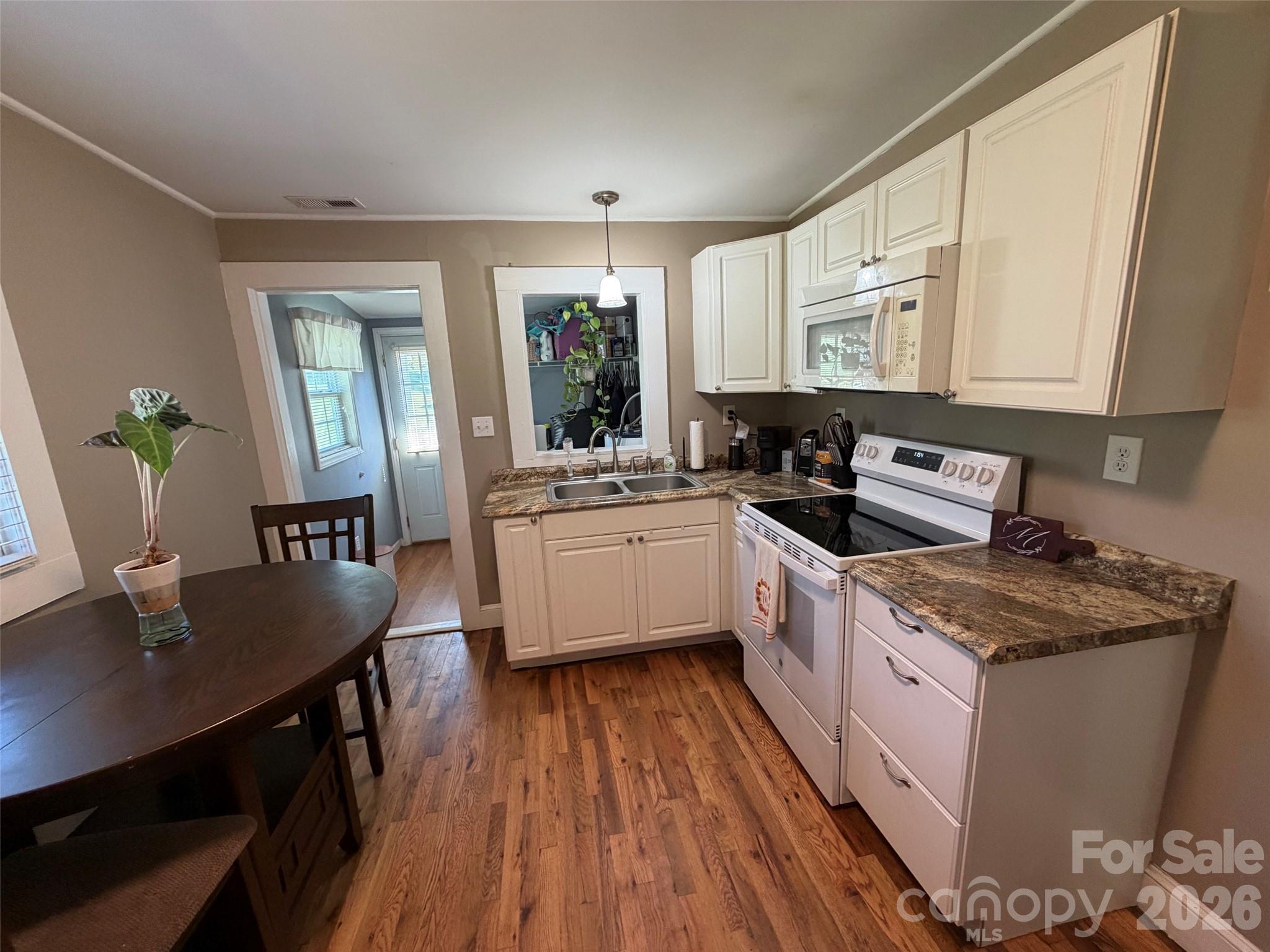 Single Family Residence at 41 Whitner Drive, Marion, photo 13 of 43