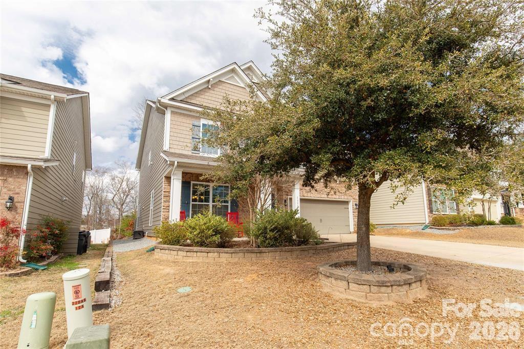 Single Family Residence at 1372 Rainier Drive, Fort Mill, photo 4 of 47