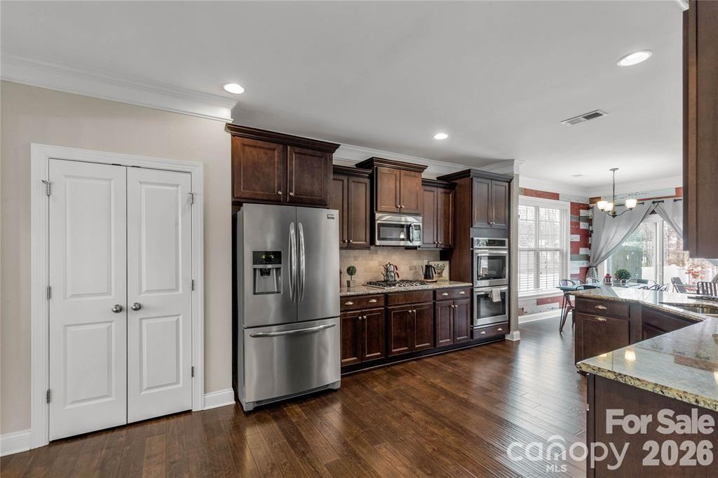 Single Family Residence at 1372 Rainier Drive, Fort Mill, photo 9 of 47